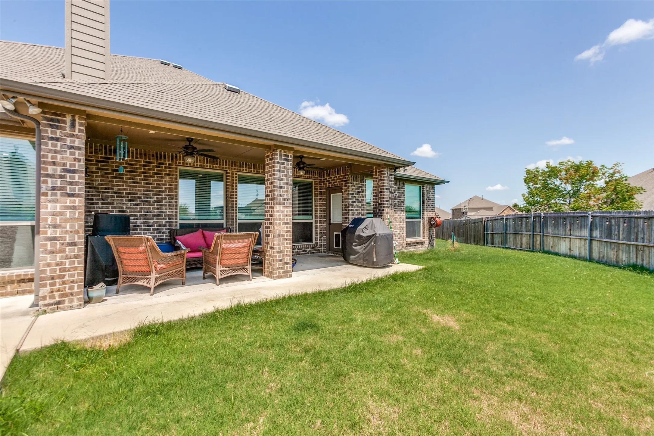 Single Family Residence For Rent in Kaufman County , 3003 Lily Lane, Heath, Texas 75126, 5 Bedroom, 3 Bathroom, 3 Garage spaces, 2,912 Sqft, built in 2016, mls#21408466, Real Estate Agent in Heath, Homes For Rent in Kaufman county, Homes For Rent in Heath, Realtor in Heath Texas, Real Estate Brokerage Independent Realty Texas, Luminita Cordes Realtor