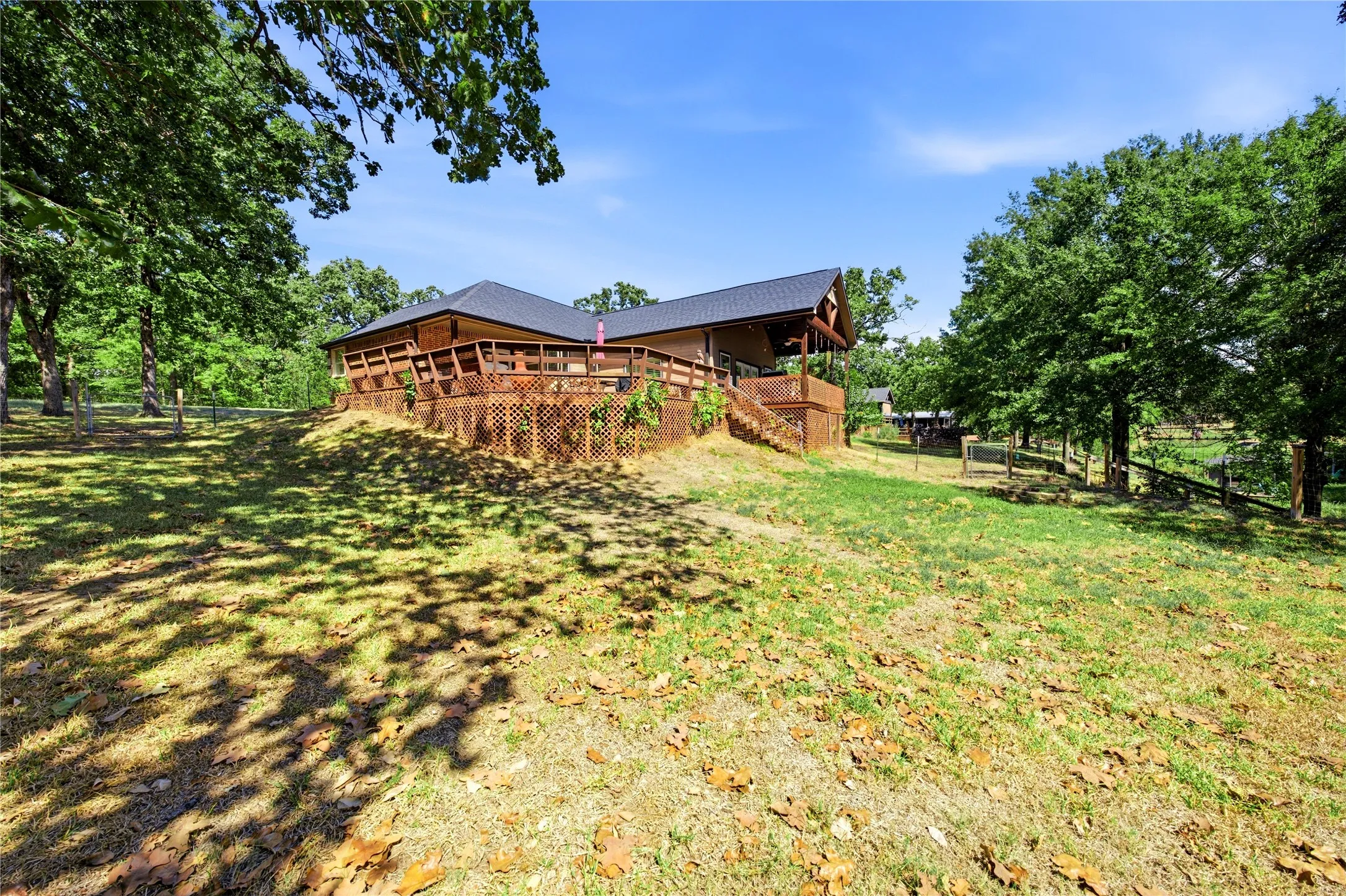 Single Family Residence For Sale in Henderson County , 5280 Loma Vista, Malakoff, Texas 75148, 3 Bedroom, 2 Bathroom, 2 Garage spaces, 2,024 Sqft, built in 2008, mls#21408855, Real Estate Agent in Malakoff, Homes For Sale in Henderson county, Homes For Sale in Malakoff, Realtor in Malakoff Texas, Real Estate Brokerage Independent Realty Texas, Luminita Cordes Realtor