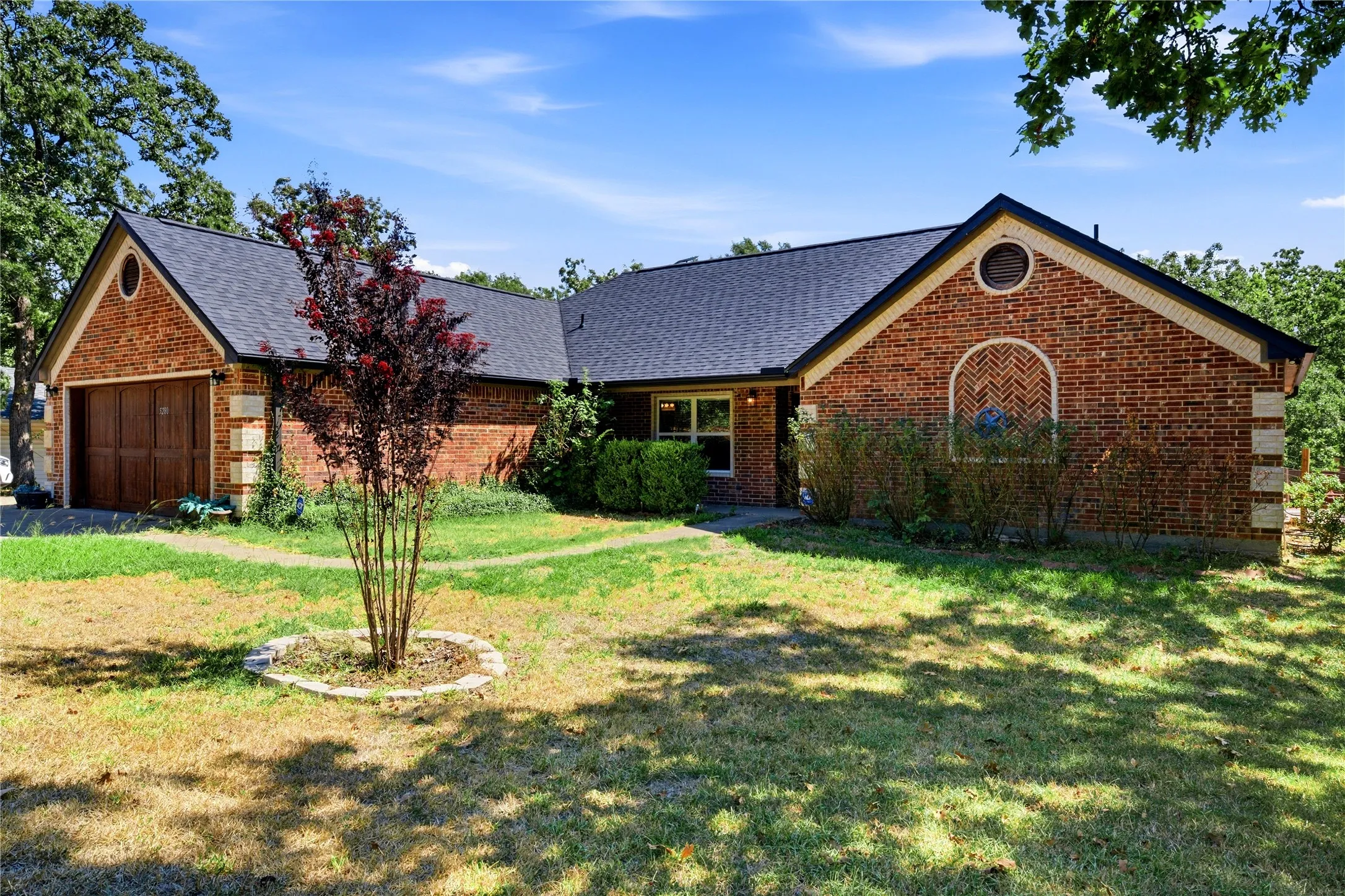 Single Family Residence For Sale in Henderson County , 5280 Loma Vista, Malakoff, Texas 75148, 3 Bedroom, 2 Bathroom, 2 Garage spaces, 2,024 Sqft, built in 2008, mls#21408855, Real Estate Agent in Malakoff, Homes For Sale in Henderson county, Homes For Sale in Malakoff, Realtor in Malakoff Texas, Real Estate Brokerage Independent Realty Texas, Luminita Cordes Realtor