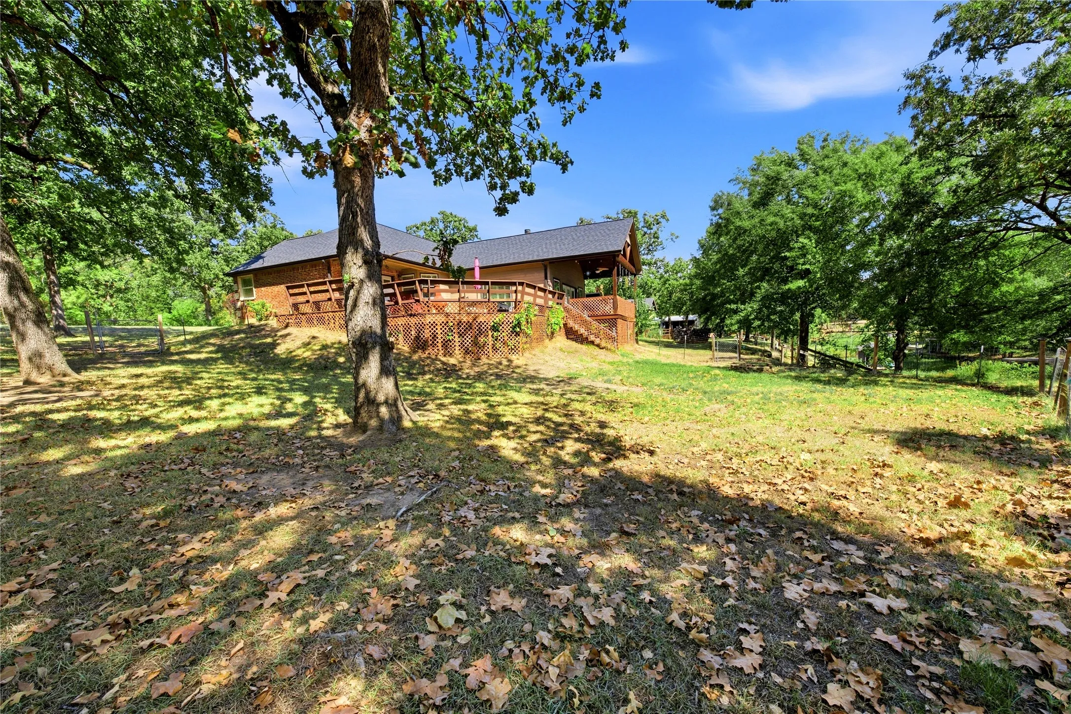 Single Family Residence For Sale in Henderson County , 5280 Loma Vista, Malakoff, Texas 75148, 3 Bedroom, 2 Bathroom, 2 Garage spaces, 2,024 Sqft, built in 2008, mls#21408855, Real Estate Agent in Malakoff, Homes For Sale in Henderson county, Homes For Sale in Malakoff, Realtor in Malakoff Texas, Real Estate Brokerage Independent Realty Texas, Luminita Cordes Realtor