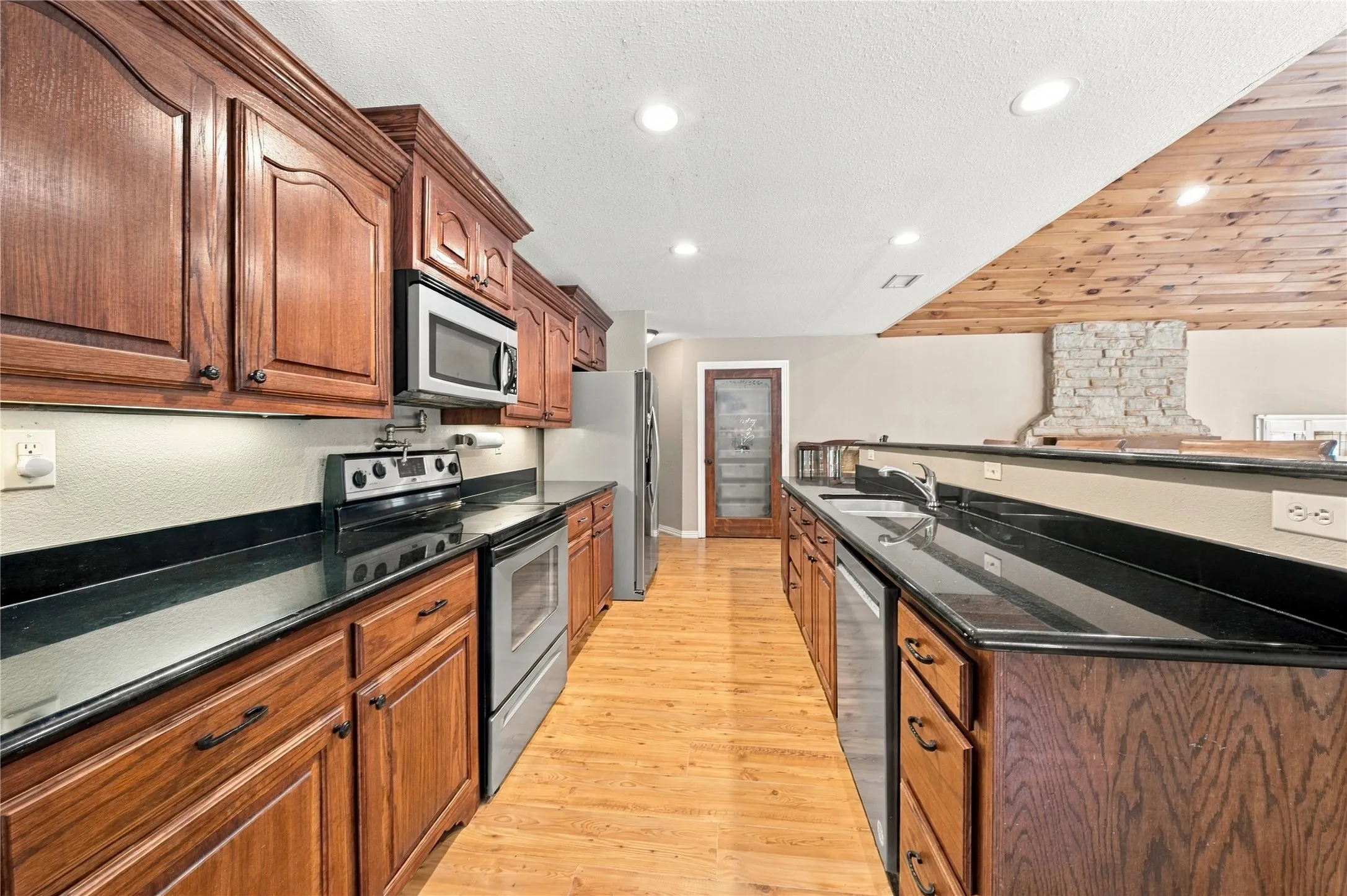 Single Family Residence For Sale in Henderson County , 5280 Loma Vista, Malakoff, Texas 75148, 3 Bedroom, 2 Bathroom, 2 Garage spaces, 2,024 Sqft, built in 2008, mls#21408855, Real Estate Agent in Malakoff, Homes For Sale in Henderson county, Homes For Sale in Malakoff, Realtor in Malakoff Texas, Real Estate Brokerage Independent Realty Texas, Luminita Cordes Realtor