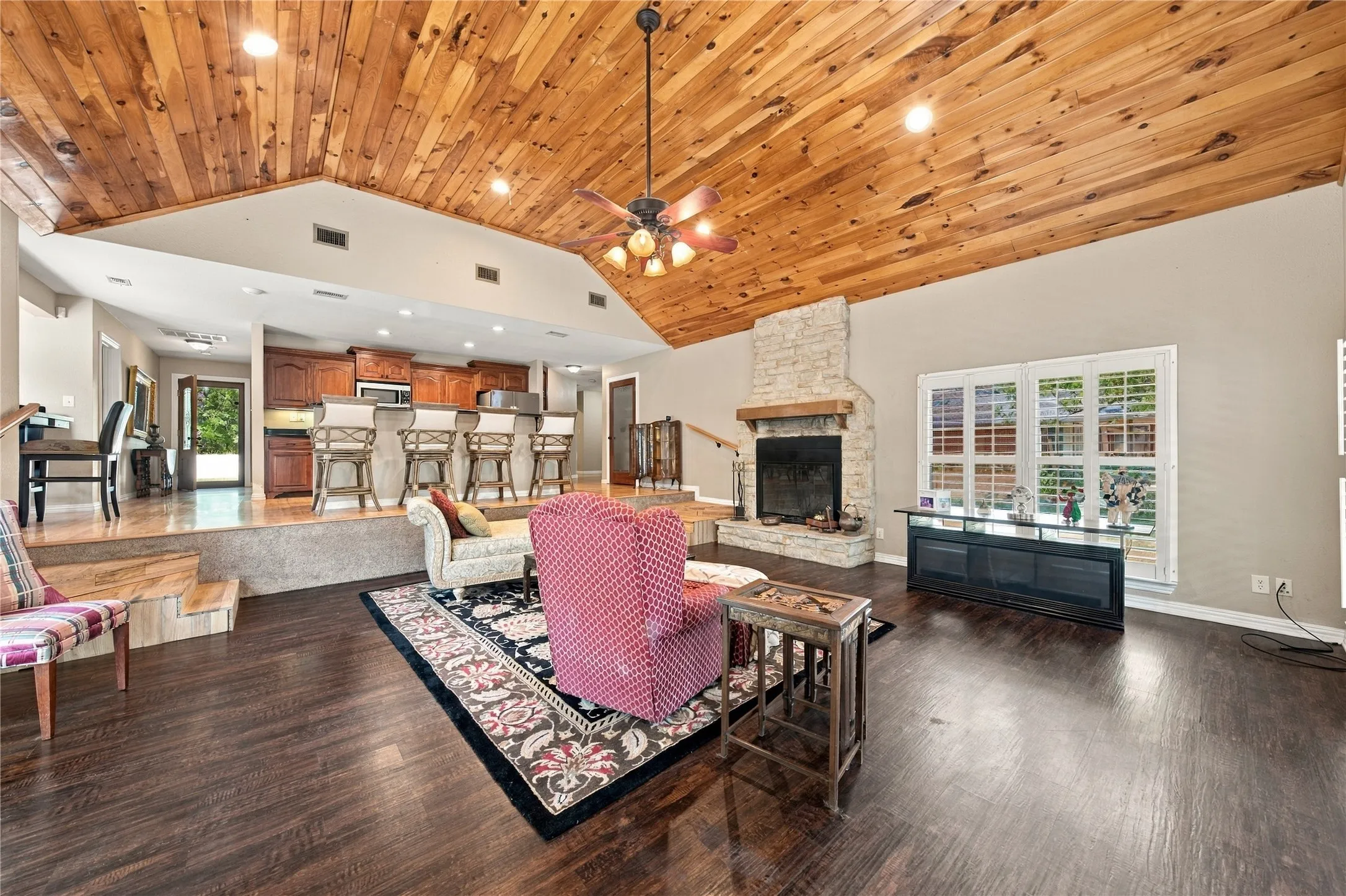 Single Family Residence For Sale in Henderson County , 5280 Loma Vista, Malakoff, Texas 75148, 3 Bedroom, 2 Bathroom, 2 Garage spaces, 2,024 Sqft, built in 2008, mls#21408855, Real Estate Agent in Malakoff, Homes For Sale in Henderson county, Homes For Sale in Malakoff, Realtor in Malakoff Texas, Real Estate Brokerage Independent Realty Texas, Luminita Cordes Realtor