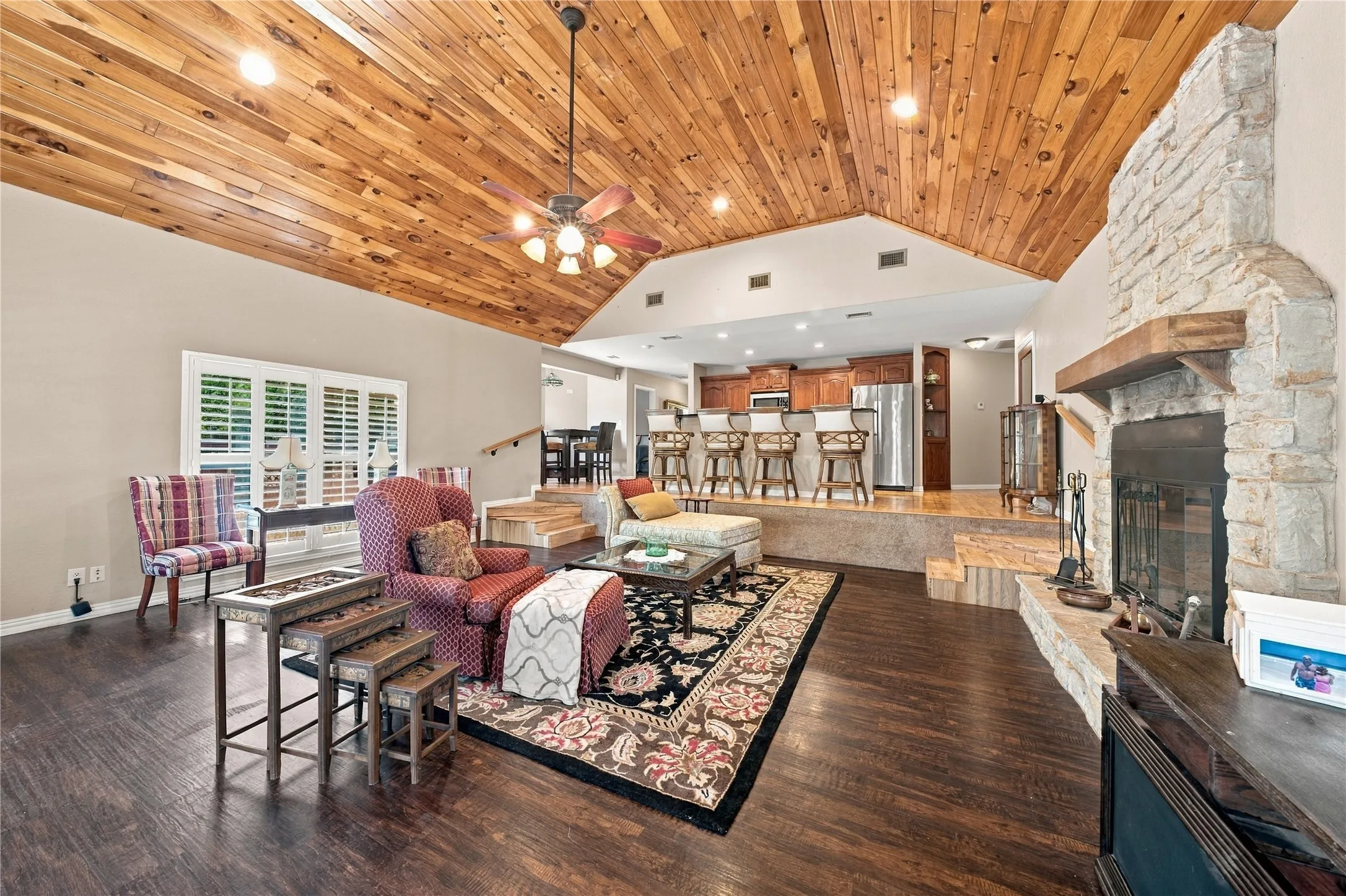 Single Family Residence For Sale in Henderson County , 5280 Loma Vista, Malakoff, Texas 75148, 3 Bedroom, 2 Bathroom, 2 Garage spaces, 2,024 Sqft, built in 2008, mls#21408855, Real Estate Agent in Malakoff, Homes For Sale in Henderson county, Homes For Sale in Malakoff, Realtor in Malakoff Texas, Real Estate Brokerage Independent Realty Texas, Luminita Cordes Realtor