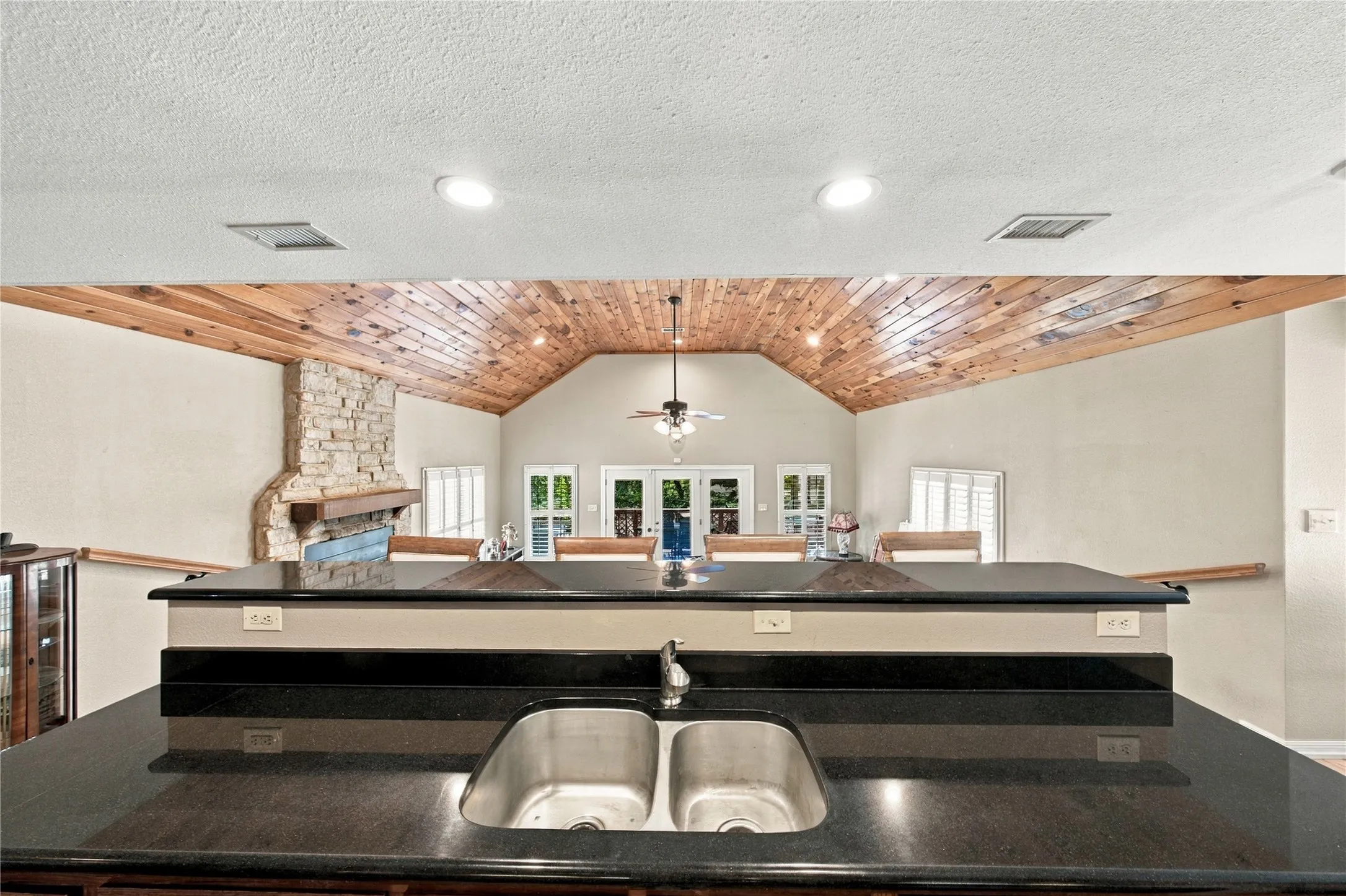 Single Family Residence For Sale in Henderson County , 5280 Loma Vista, Malakoff, Texas 75148, 3 Bedroom, 2 Bathroom, 2 Garage spaces, 2,024 Sqft, built in 2008, mls#21408855, Real Estate Agent in Malakoff, Homes For Sale in Henderson county, Homes For Sale in Malakoff, Realtor in Malakoff Texas, Real Estate Brokerage Independent Realty Texas, Luminita Cordes Realtor