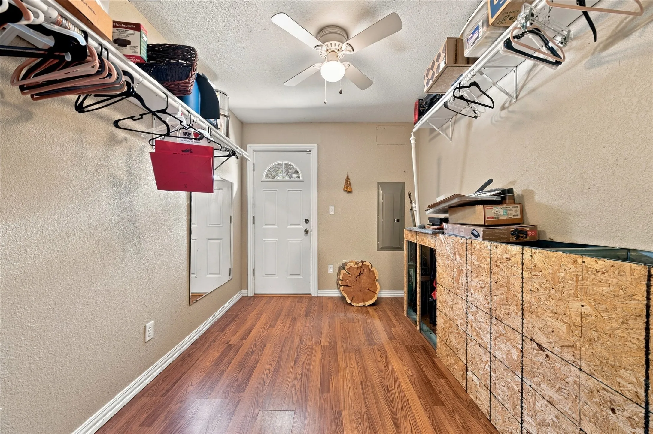 Single Family Residence For Sale in Henderson County , 5280 Loma Vista, Malakoff, Texas 75148, 3 Bedroom, 2 Bathroom, 2 Garage spaces, 2,024 Sqft, built in 2008, mls#21408855, Real Estate Agent in Malakoff, Homes For Sale in Henderson county, Homes For Sale in Malakoff, Realtor in Malakoff Texas, Real Estate Brokerage Independent Realty Texas, Luminita Cordes Realtor