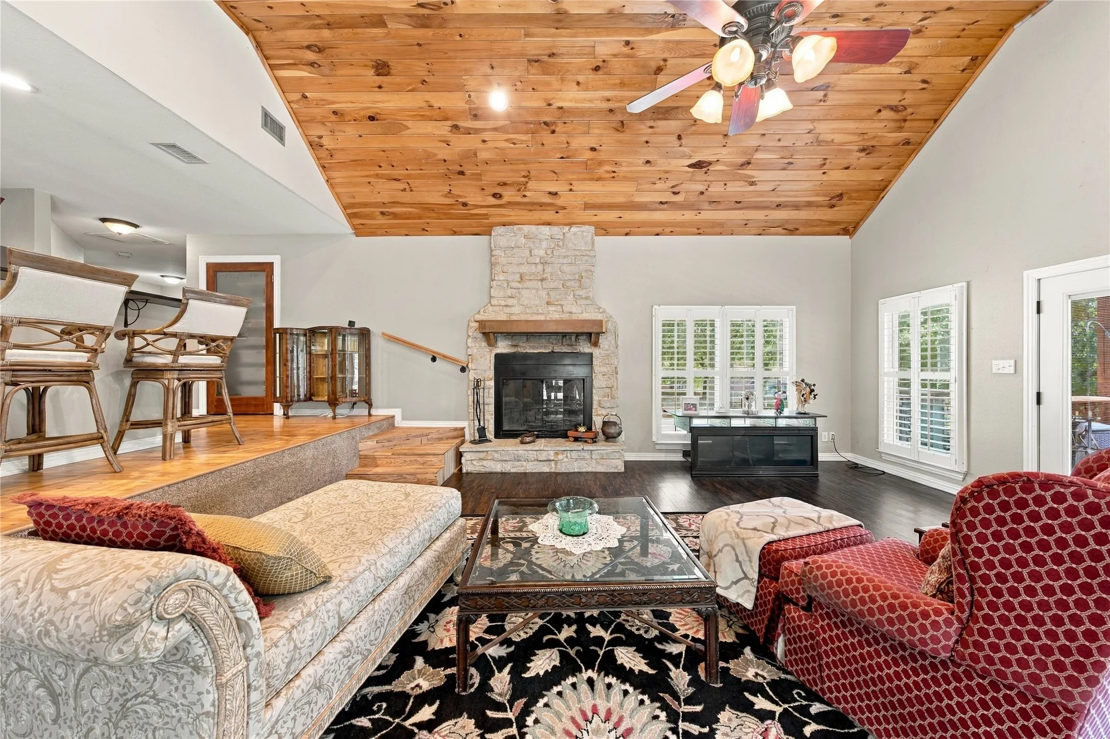 Single Family Residence For Sale in Henderson County , 5280 Loma Vista, Malakoff, Texas 75148, 3 Bedroom, 2 Bathroom, 2 Garage spaces, 2,024 Sqft, built in 2008, mls#21408855, Real Estate Agent in Malakoff, Homes For Sale in Henderson county, Homes For Sale in Malakoff, Realtor in Malakoff Texas, Real Estate Brokerage Independent Realty Texas, Luminita Cordes Realtor