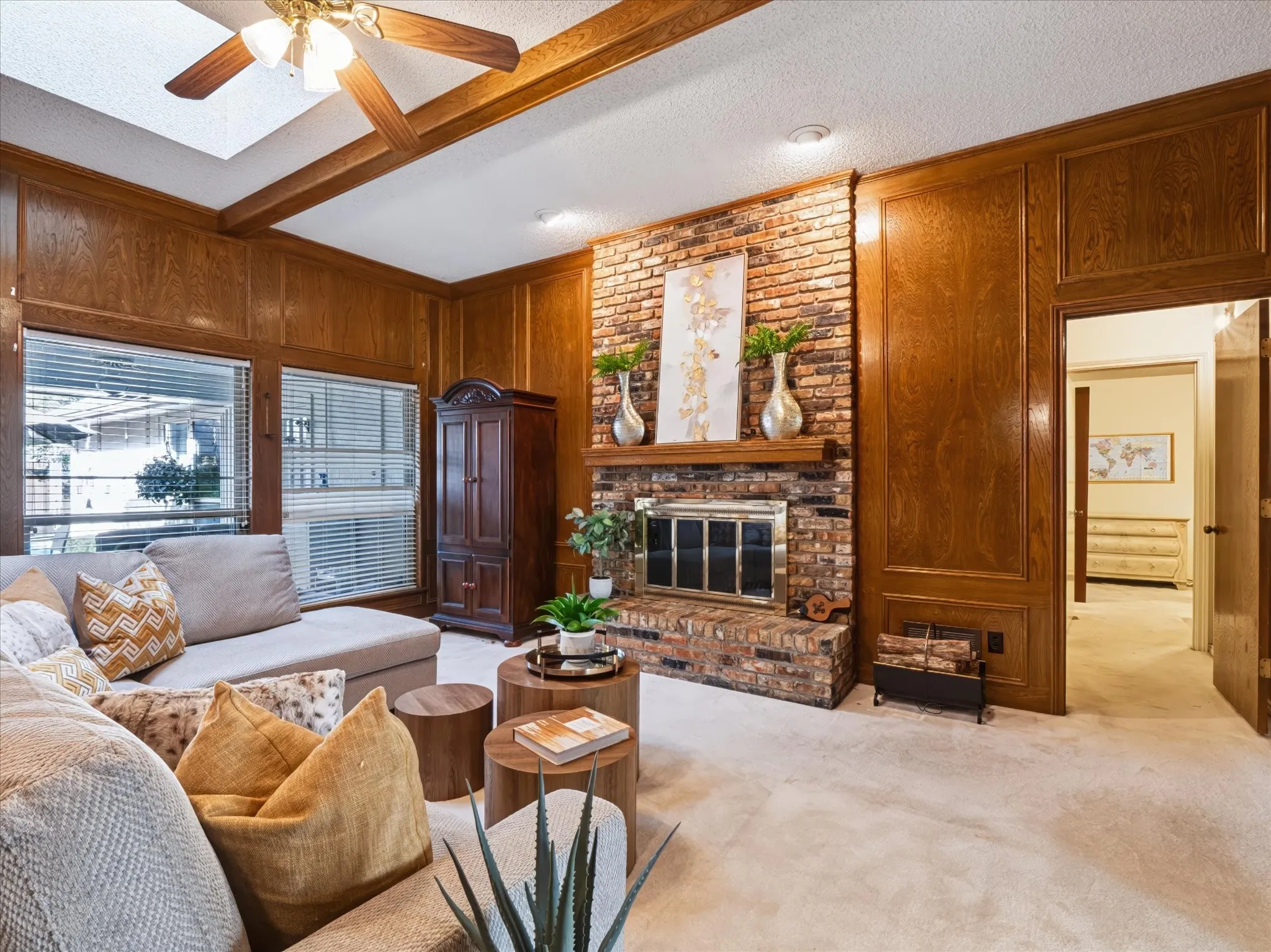 Single Family Residence For Sale in Dallas County , 6911 Brentfield Drive, Dallas, Texas 75248, 4 Bedroom, 3 Bathroom, 2 Garage spaces, 2,606 Sqft, built in 1976, mls#21405685, Real Estate Agent in Dallas, Homes For Sale in Dallas county, Homes For Sale in Dallas, Realtor in Dallas Texas, Real Estate Brokerage Independent Realty Texas, Luminita Cordes Realtor