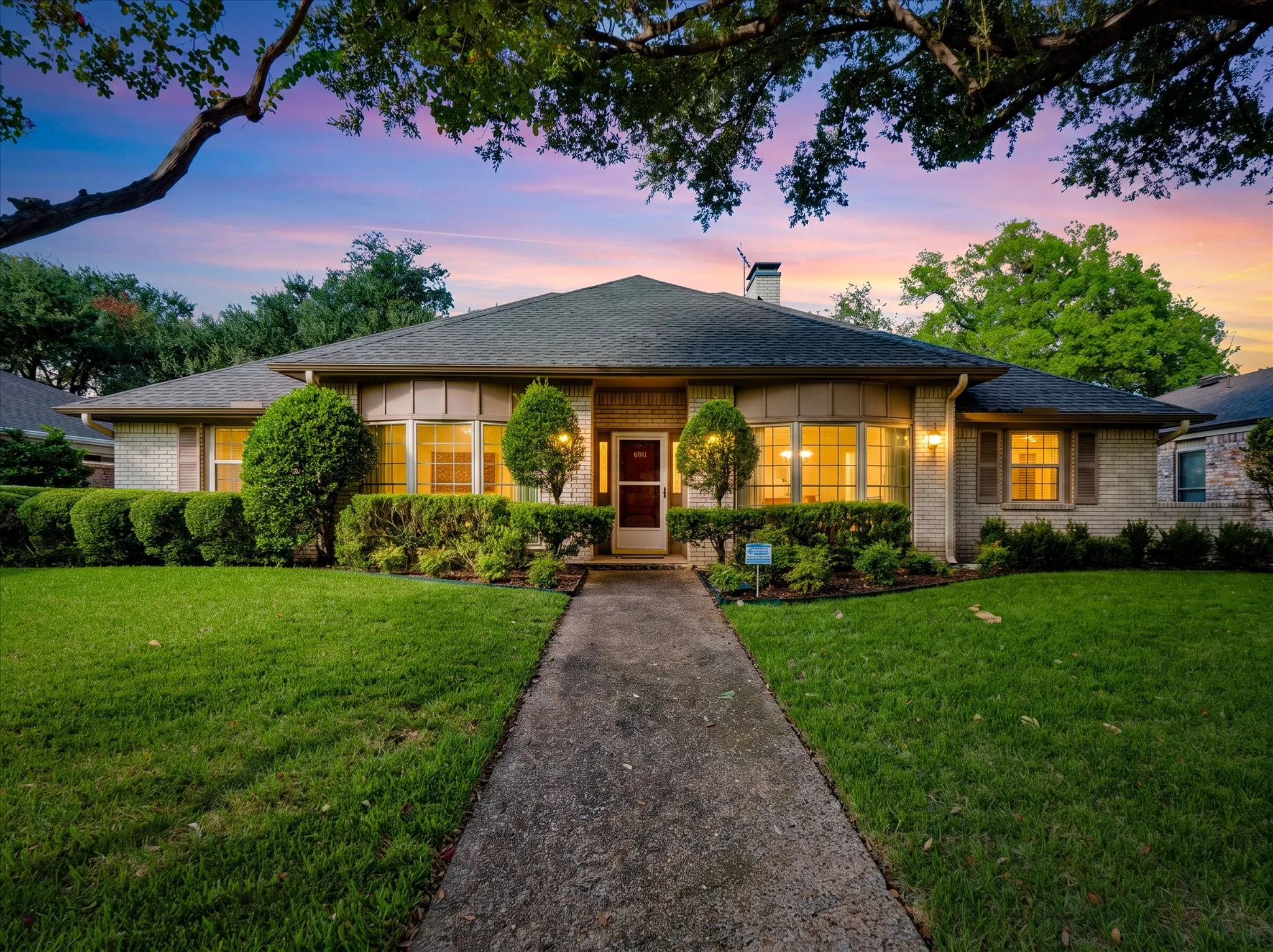 Single Family Residence For Sale in Dallas County , 6911 Brentfield Drive, Dallas, Texas 75248, 4 Bedroom, 3 Bathroom, 2 Garage spaces, 2,606 Sqft, built in 1976, mls#21405685, Real Estate Agent in Dallas, Homes For Sale in Dallas county, Homes For Sale in Dallas, Realtor in Dallas Texas, Real Estate Brokerage Independent Realty Texas, Luminita Cordes Realtor