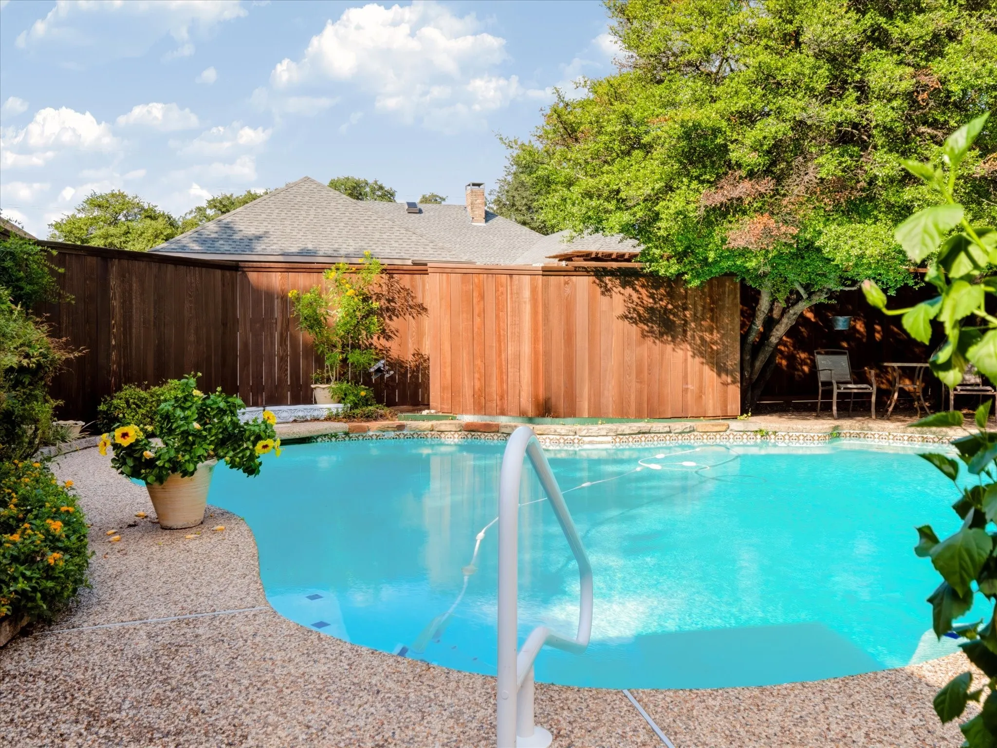 Single Family Residence For Sale in Dallas County , 6911 Brentfield Drive, Dallas, Texas 75248, 4 Bedroom, 3 Bathroom, 2 Garage spaces, 2,606 Sqft, built in 1976, mls#21405685, Real Estate Agent in Dallas, Homes For Sale in Dallas county, Homes For Sale in Dallas, Realtor in Dallas Texas, Real Estate Brokerage Independent Realty Texas, Luminita Cordes Realtor