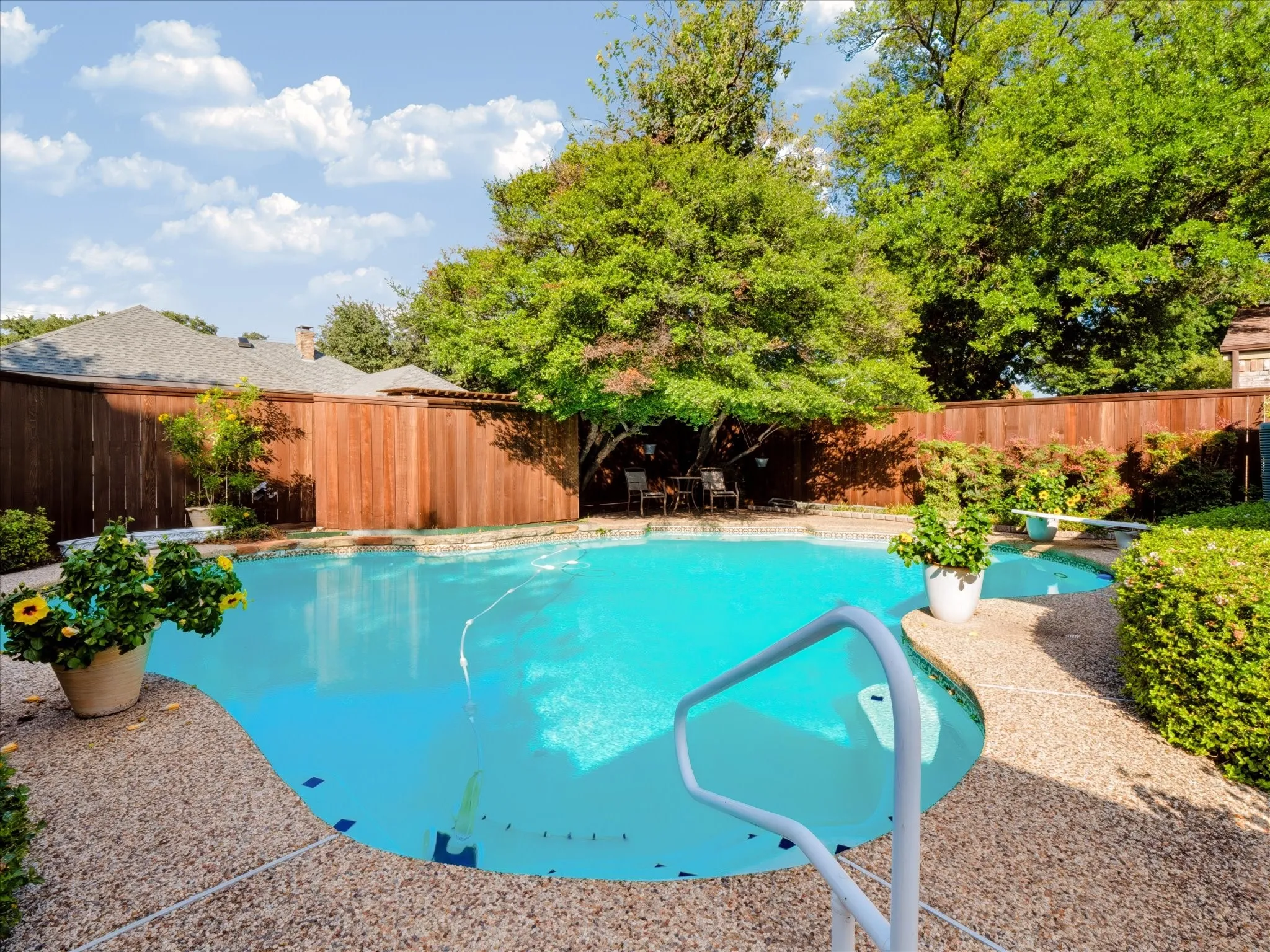 Single Family Residence For Sale in Dallas County , 6911 Brentfield Drive, Dallas, Texas 75248, 4 Bedroom, 3 Bathroom, 2 Garage spaces, 2,606 Sqft, built in 1976, mls#21405685, Real Estate Agent in Dallas, Homes For Sale in Dallas county, Homes For Sale in Dallas, Realtor in Dallas Texas, Real Estate Brokerage Independent Realty Texas, Luminita Cordes Realtor