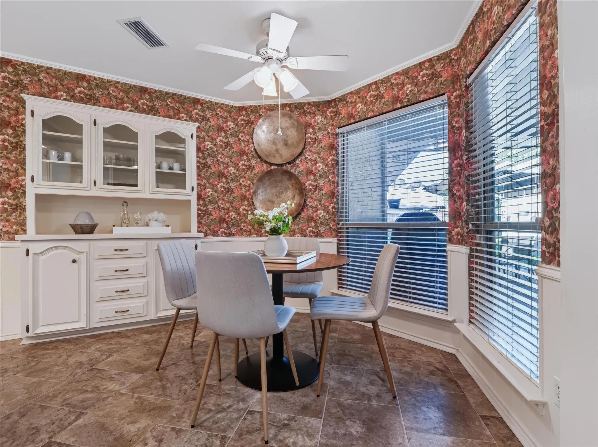 Single Family Residence For Sale in Dallas County , 6911 Brentfield Drive, Dallas, Texas 75248, 4 Bedroom, 3 Bathroom, 2 Garage spaces, 2,606 Sqft, built in 1976, mls#21405685, Real Estate Agent in Dallas, Homes For Sale in Dallas county, Homes For Sale in Dallas, Realtor in Dallas Texas, Real Estate Brokerage Independent Realty Texas, Luminita Cordes Realtor