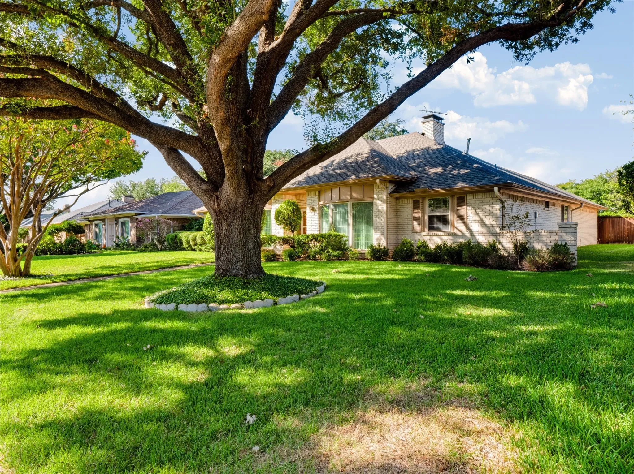 Single Family Residence For Sale in Dallas County , 6911 Brentfield Drive, Dallas, Texas 75248, 4 Bedroom, 3 Bathroom, 2 Garage spaces, 2,606 Sqft, built in 1976, mls#21405685, Real Estate Agent in Dallas, Homes For Sale in Dallas county, Homes For Sale in Dallas, Realtor in Dallas Texas, Real Estate Brokerage Independent Realty Texas, Luminita Cordes Realtor