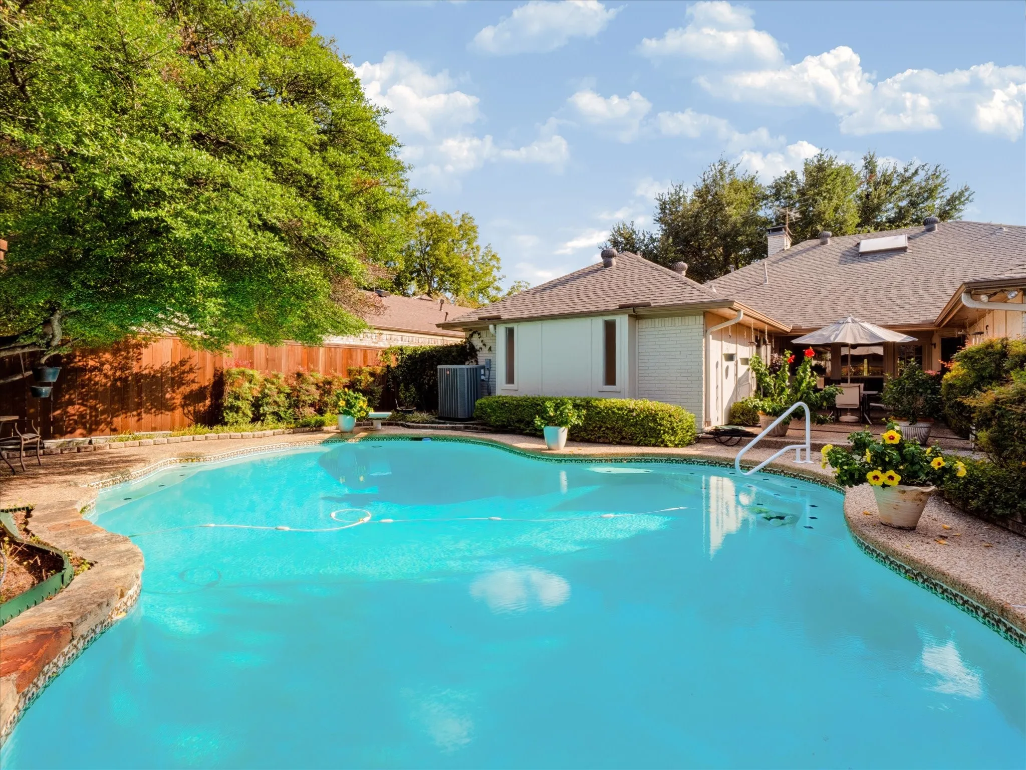 Single Family Residence For Sale in Dallas County , 6911 Brentfield Drive, Dallas, Texas 75248, 4 Bedroom, 3 Bathroom, 2 Garage spaces, 2,606 Sqft, built in 1976, mls#21405685, Real Estate Agent in Dallas, Homes For Sale in Dallas county, Homes For Sale in Dallas, Realtor in Dallas Texas, Real Estate Brokerage Independent Realty Texas, Luminita Cordes Realtor