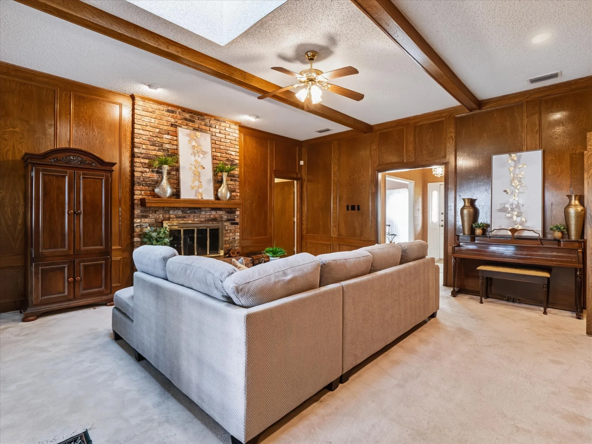 Single Family Residence For Sale in Dallas County , 6911 Brentfield Drive, Dallas, Texas 75248, 4 Bedroom, 3 Bathroom, 2 Garage spaces, 2,606 Sqft, built in 1976, mls#21405685, Real Estate Agent in Dallas, Homes For Sale in Dallas county, Homes For Sale in Dallas, Realtor in Dallas Texas, Real Estate Brokerage Independent Realty Texas, Luminita Cordes Realtor