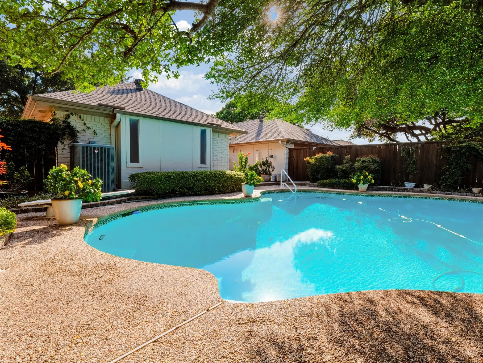 Single Family Residence For Sale in Dallas County , 6911 Brentfield Drive, Dallas, Texas 75248, 4 Bedroom, 3 Bathroom, 2 Garage spaces, 2,606 Sqft, built in 1976, mls#21405685, Real Estate Agent in Dallas, Homes For Sale in Dallas county, Homes For Sale in Dallas, Realtor in Dallas Texas, Real Estate Brokerage Independent Realty Texas, Luminita Cordes Realtor
