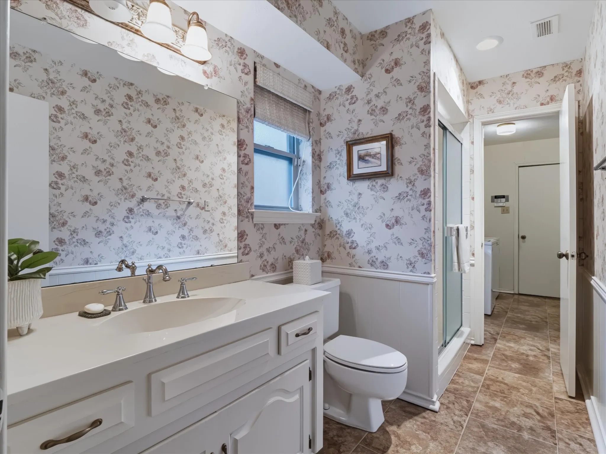 Single Family Residence For Sale in Dallas County , 6911 Brentfield Drive, Dallas, Texas 75248, 4 Bedroom, 3 Bathroom, 2 Garage spaces, 2,606 Sqft, built in 1976, mls#21405685, Real Estate Agent in Dallas, Homes For Sale in Dallas county, Homes For Sale in Dallas, Realtor in Dallas Texas, Real Estate Brokerage Independent Realty Texas, Luminita Cordes Realtor