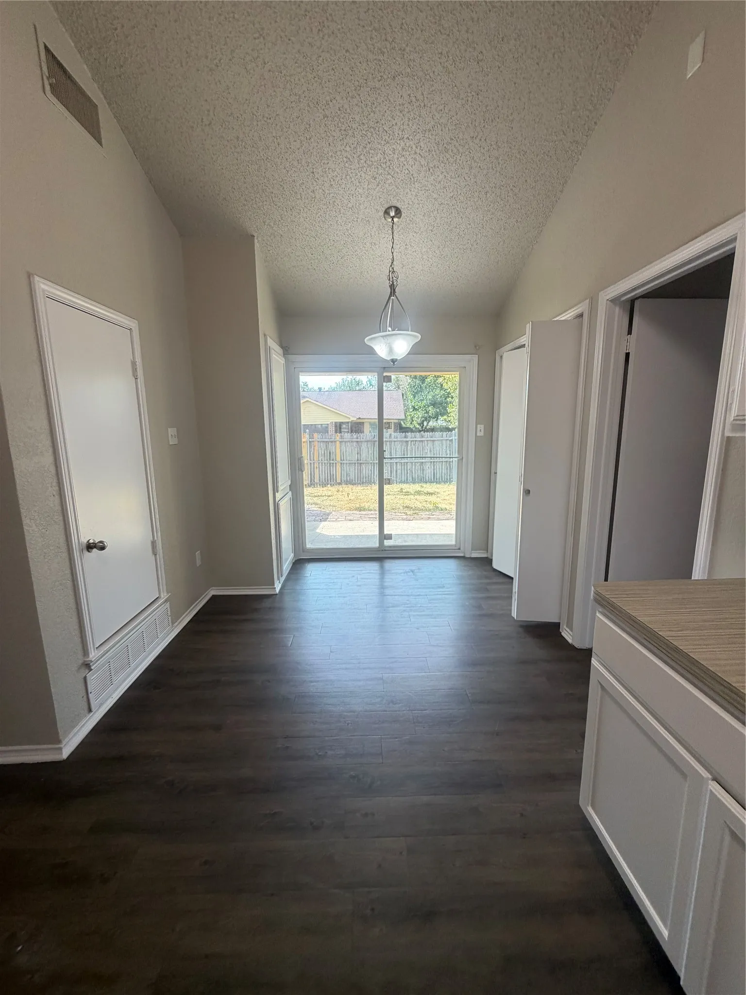 Single Family Residence For Rent in Tarrant County , 7313 Silver Sage Drive, Fort Worth, Texas 76137, 3 Bedroom, 2 Bathroom, Garage spaces, 1,238 Sqft, built in 1983, mls#21408859, Real Estate Agent in Fort Worth, Homes For Rent in Tarrant county, Homes For Rent in Fort Worth, Realtor in Fort Worth Texas, Real Estate Brokerage Independent Realty Texas, Luminita Cordes Realtor