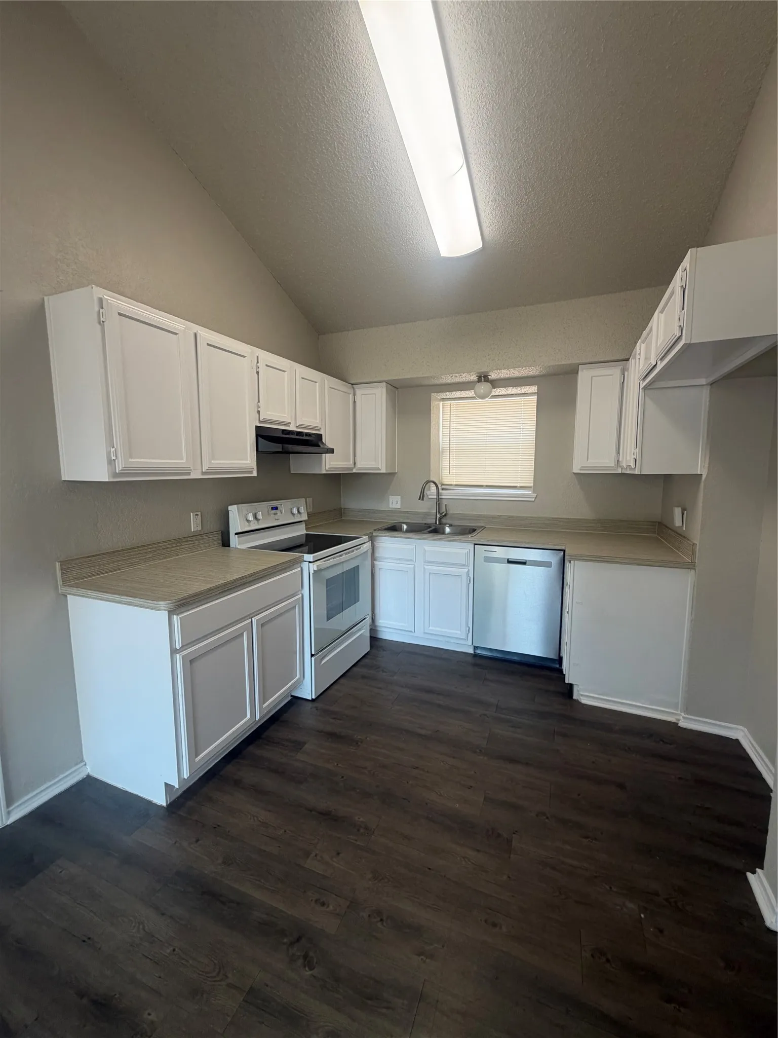 Single Family Residence For Rent in Tarrant County , 7313 Silver Sage Drive, Fort Worth, Texas 76137, 3 Bedroom, 2 Bathroom, Garage spaces, 1,238 Sqft, built in 1983, mls#21408859, Real Estate Agent in Fort Worth, Homes For Rent in Tarrant county, Homes For Rent in Fort Worth, Realtor in Fort Worth Texas, Real Estate Brokerage Independent Realty Texas, Luminita Cordes Realtor
