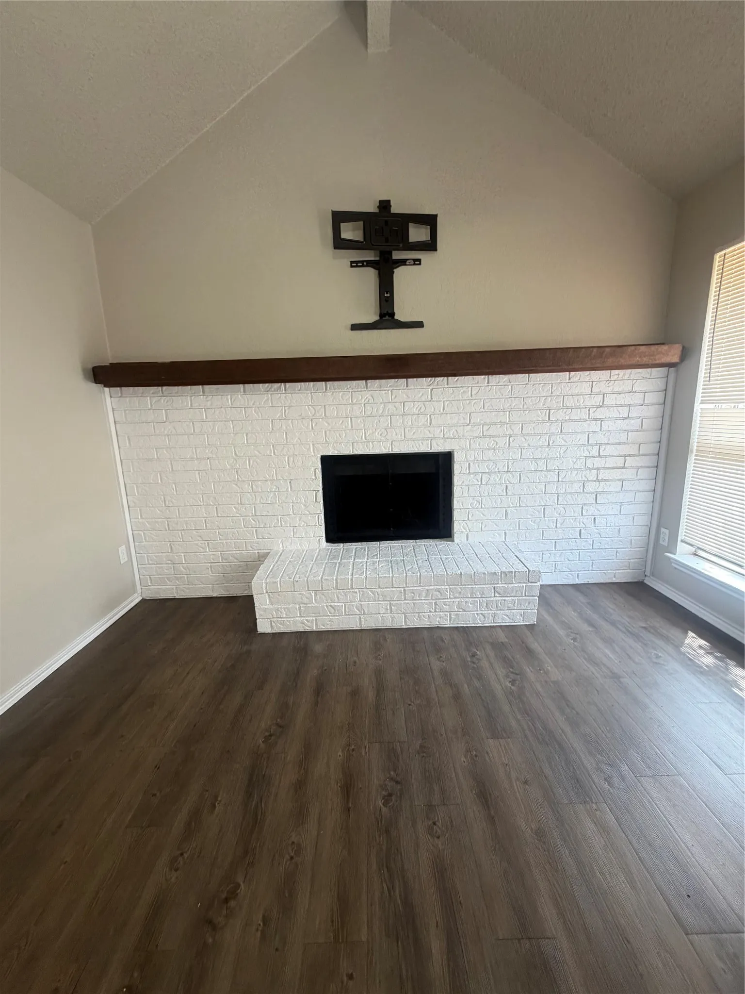 Single Family Residence For Rent in Tarrant County , 7313 Silver Sage Drive, Fort Worth, Texas 76137, 3 Bedroom, 2 Bathroom, Garage spaces, 1,238 Sqft, built in 1983, mls#21408859, Real Estate Agent in Fort Worth, Homes For Rent in Tarrant county, Homes For Rent in Fort Worth, Realtor in Fort Worth Texas, Real Estate Brokerage Independent Realty Texas, Luminita Cordes Realtor