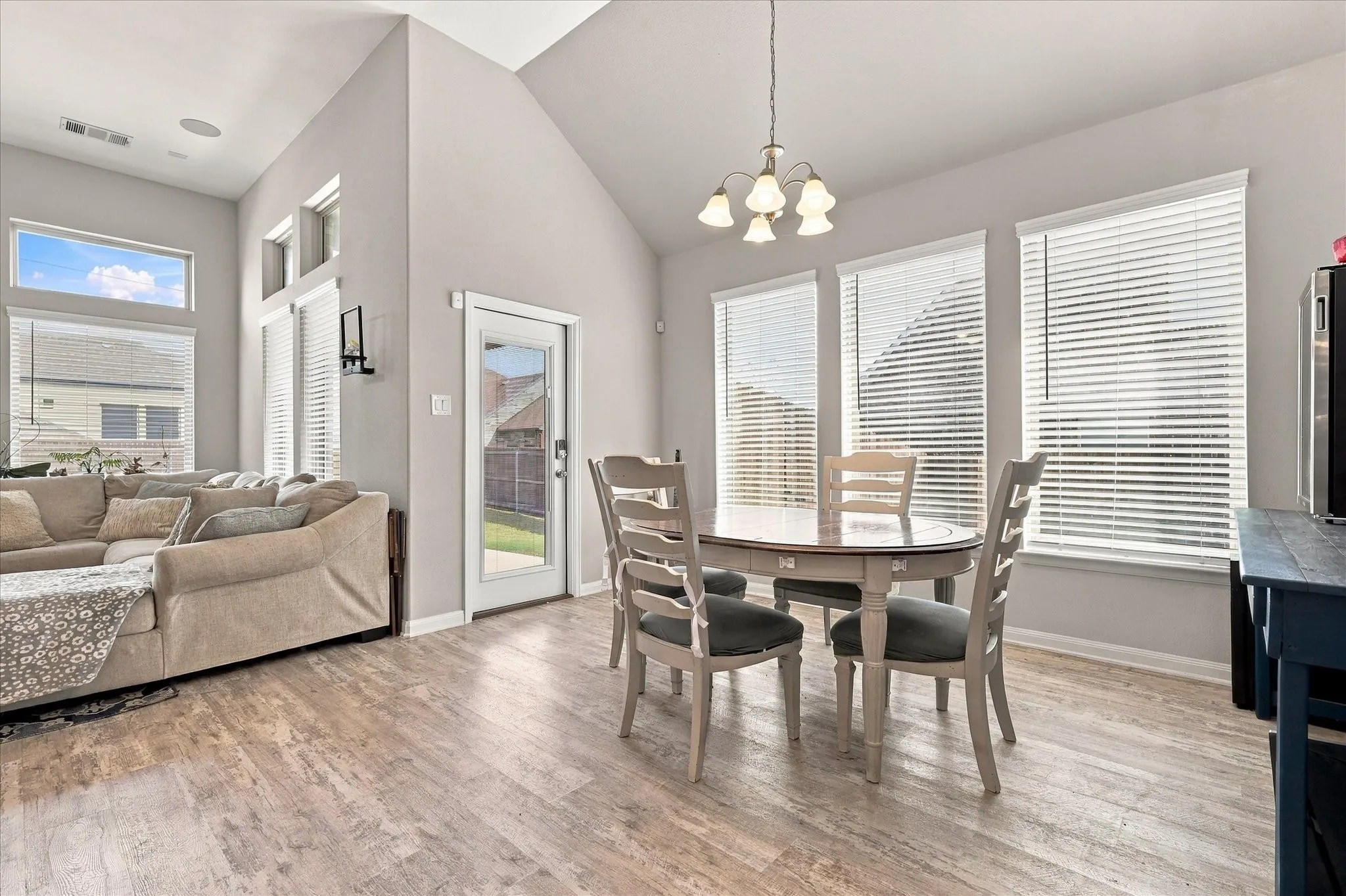 Single Family Residence For Sale in Collin County , 1504 Ravenswood Lane, Wylie, Texas 75098, 3 Bedroom, 2 Bathroom, 2 Garage spaces, 1,836 Sqft, built in 2020, mls#21408861, Real Estate Agent in Wylie, Homes For Sale in Collin county, Homes For Sale in Wylie, Realtor in Wylie Texas, Real Estate Brokerage Independent Realty Texas, Luminita Cordes Realtor