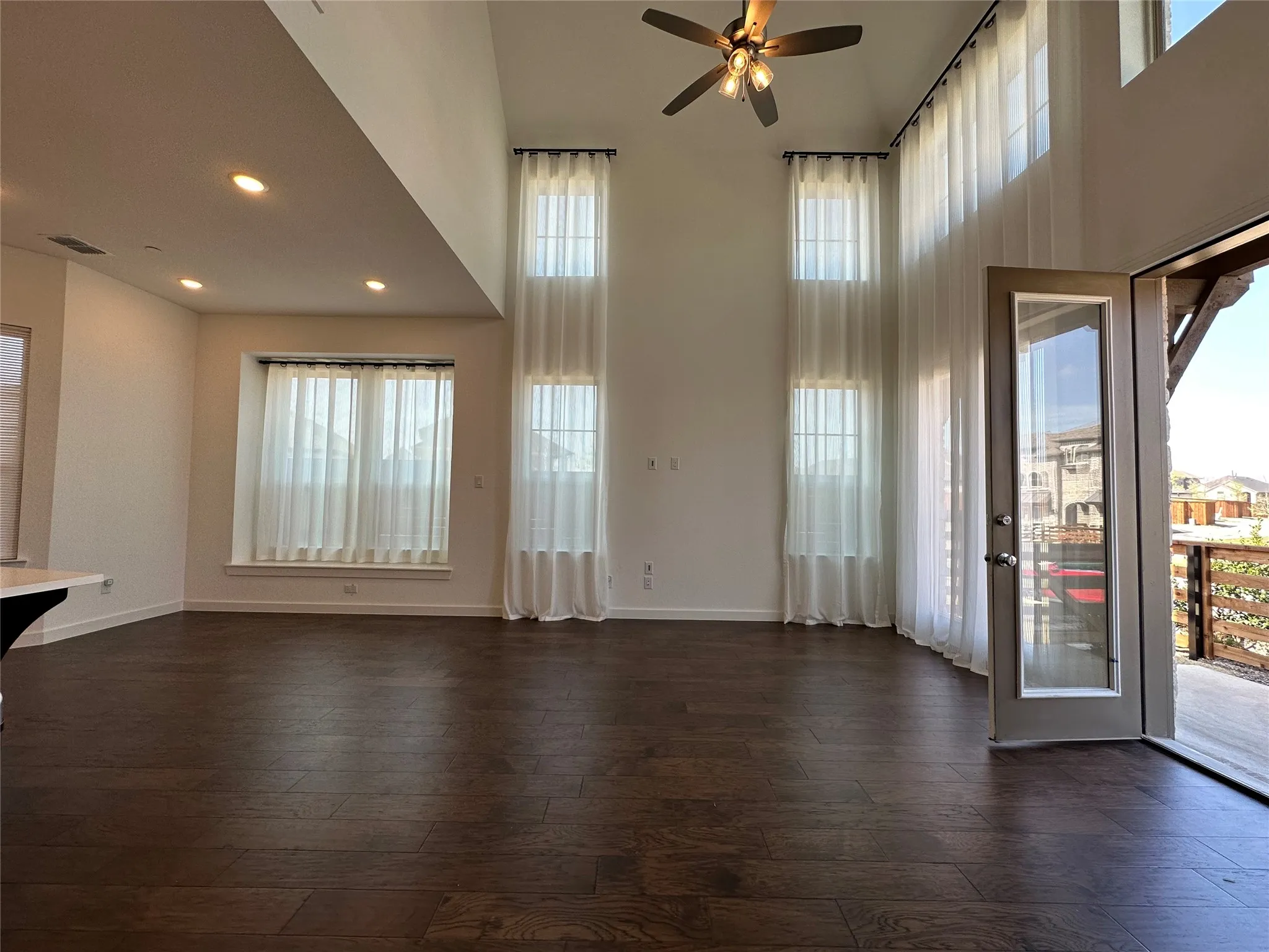 Townhouse For Rent in Collin County , 358 Somerville Drive, Mc Kinney, Texas 75071, 3 Bedroom, 3 Bathroom, 2 Garage spaces, 1,827 Sqft, built in 2021, mls#21408863, Real Estate Agent in Mc Kinney, Homes For Rent in Collin county, Homes For Rent in Mc Kinney, Realtor in Mc Kinney Texas, Real Estate Brokerage Independent Realty Texas, Luminita Cordes Realtor