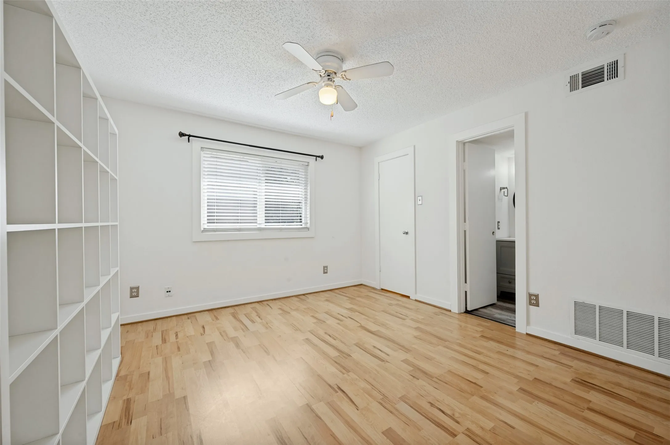 5505 Live Oak - Tom Hughes Team