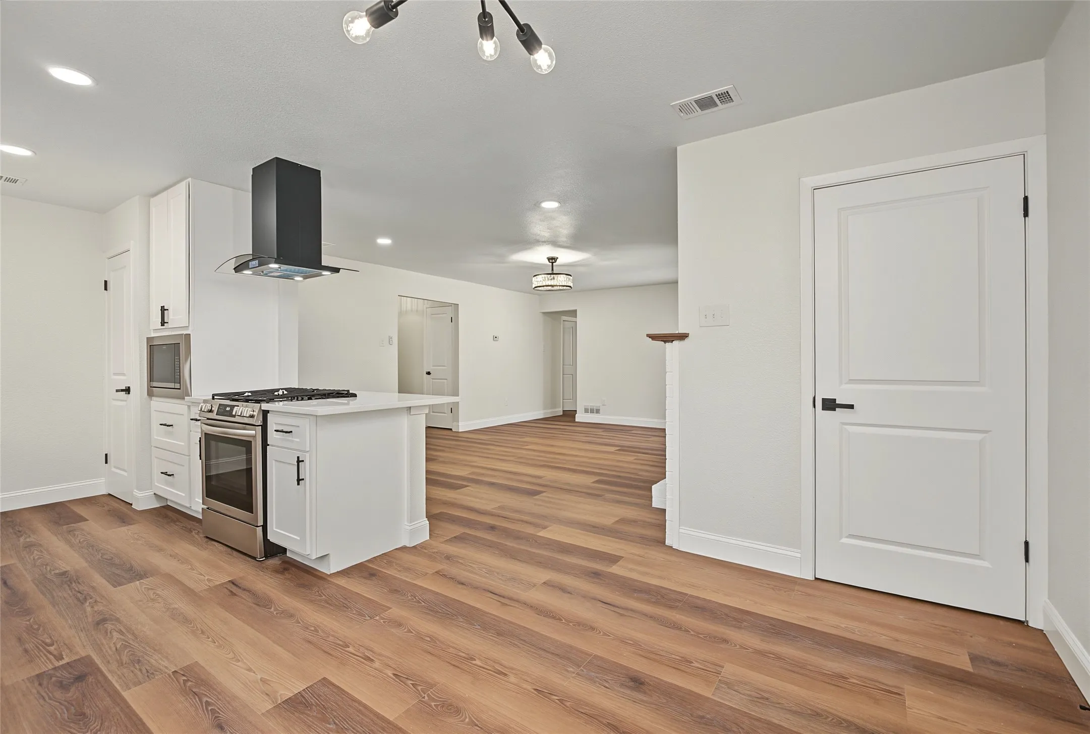 Single Family Residence For Sale in Dallas County , 2200 Stafford Lane, Mesquite, Texas 75150, 4 Bedroom, 2 Bathroom, 2 Garage spaces, 1,627 Sqft, built in 1971, mls#21408548, Real Estate Agent in Mesquite, Homes For Sale in Dallas county, Homes For Sale in Mesquite, Realtor in Mesquite Texas, Real Estate Brokerage Independent Realty Texas, Luminita Cordes Realtor