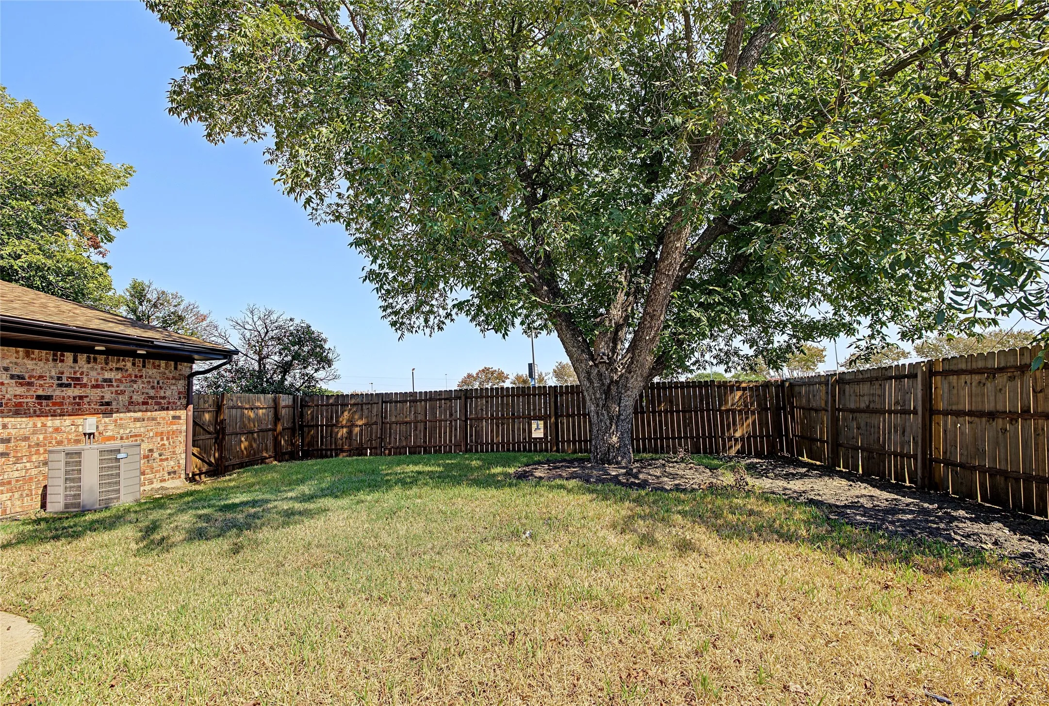 Single Family Residence For Sale in Dallas County , 2200 Stafford Lane, Mesquite, Texas 75150, 4 Bedroom, 2 Bathroom, 2 Garage spaces, 1,627 Sqft, built in 1971, mls#21408548, Real Estate Agent in Mesquite, Homes For Sale in Dallas county, Homes For Sale in Mesquite, Realtor in Mesquite Texas, Real Estate Brokerage Independent Realty Texas, Luminita Cordes Realtor