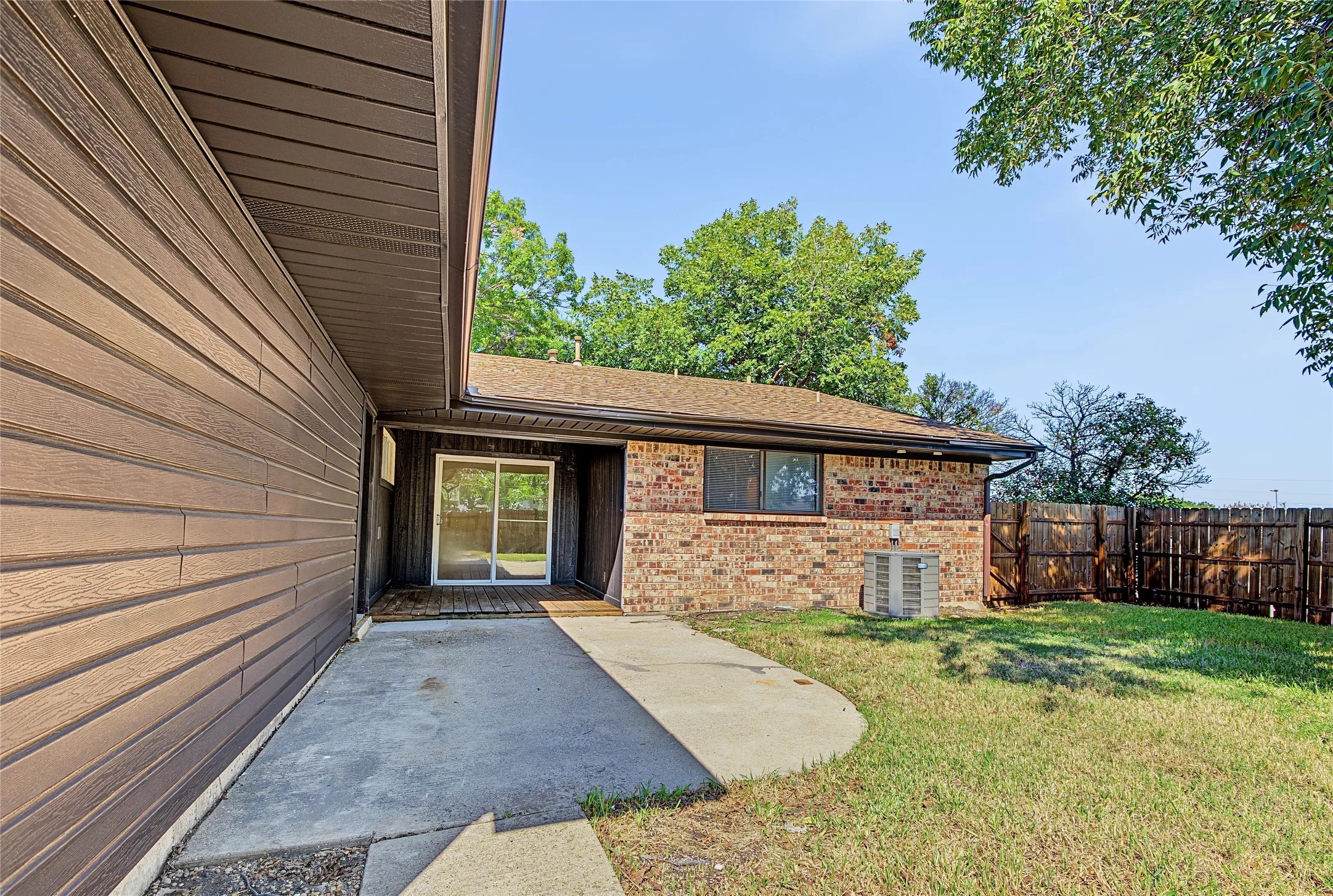 Single Family Residence For Sale in Dallas County , 2200 Stafford Lane, Mesquite, Texas 75150, 4 Bedroom, 2 Bathroom, 2 Garage spaces, 1,627 Sqft, built in 1971, mls#21408548, Real Estate Agent in Mesquite, Homes For Sale in Dallas county, Homes For Sale in Mesquite, Realtor in Mesquite Texas, Real Estate Brokerage Independent Realty Texas, Luminita Cordes Realtor