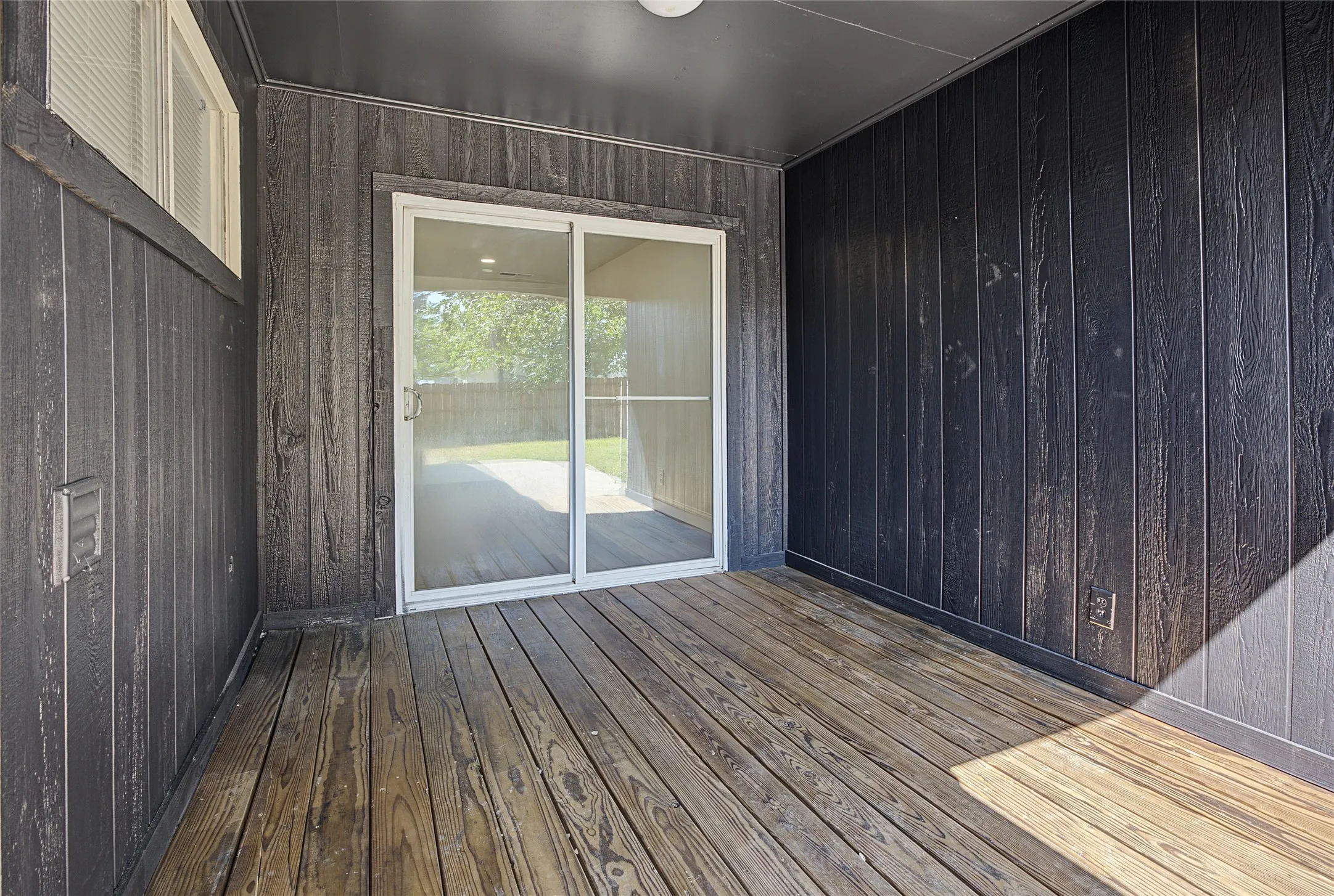 Single Family Residence For Sale in Dallas County , 2200 Stafford Lane, Mesquite, Texas 75150, 4 Bedroom, 2 Bathroom, 2 Garage spaces, 1,627 Sqft, built in 1971, mls#21408548, Real Estate Agent in Mesquite, Homes For Sale in Dallas county, Homes For Sale in Mesquite, Realtor in Mesquite Texas, Real Estate Brokerage Independent Realty Texas, Luminita Cordes Realtor