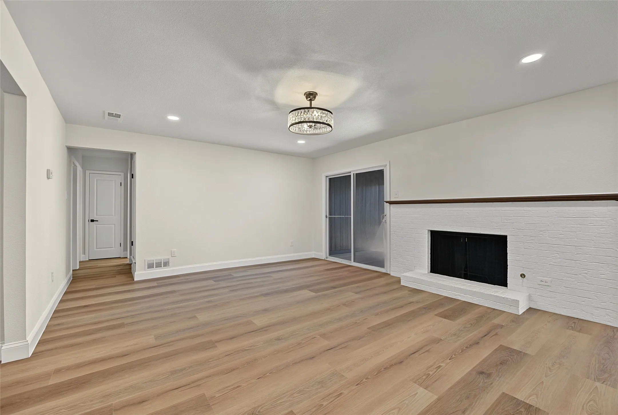 Single Family Residence For Sale in Dallas County , 2200 Stafford Lane, Mesquite, Texas 75150, 4 Bedroom, 2 Bathroom, 2 Garage spaces, 1,627 Sqft, built in 1971, mls#21408548, Real Estate Agent in Mesquite, Homes For Sale in Dallas county, Homes For Sale in Mesquite, Realtor in Mesquite Texas, Real Estate Brokerage Independent Realty Texas, Luminita Cordes Realtor