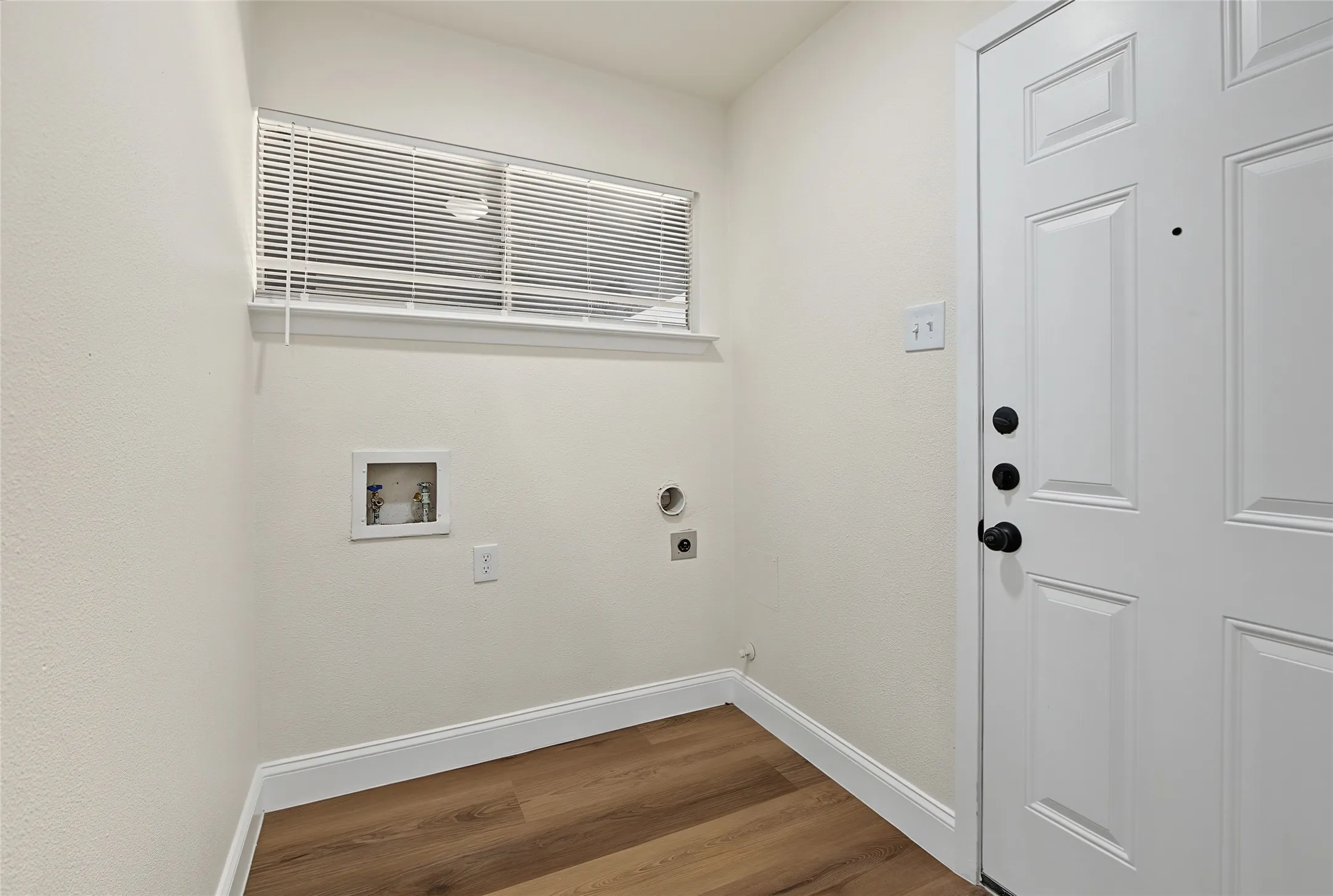 Single Family Residence For Sale in Dallas County , 2200 Stafford Lane, Mesquite, Texas 75150, 4 Bedroom, 2 Bathroom, 2 Garage spaces, 1,627 Sqft, built in 1971, mls#21408548, Real Estate Agent in Mesquite, Homes For Sale in Dallas county, Homes For Sale in Mesquite, Realtor in Mesquite Texas, Real Estate Brokerage Independent Realty Texas, Luminita Cordes Realtor
