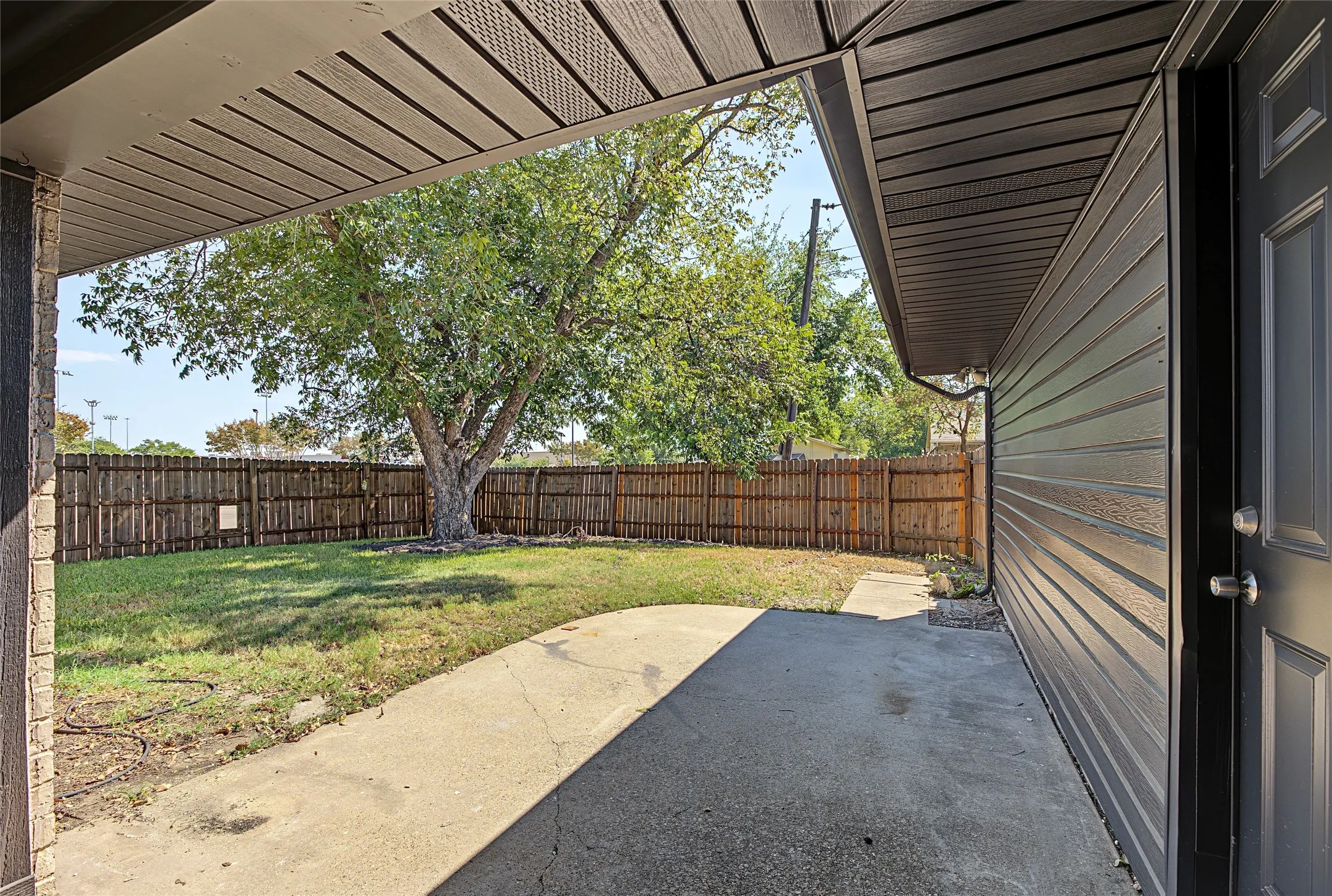 Single Family Residence For Sale in Dallas County , 2200 Stafford Lane, Mesquite, Texas 75150, 4 Bedroom, 2 Bathroom, 2 Garage spaces, 1,627 Sqft, built in 1971, mls#21408548, Real Estate Agent in Mesquite, Homes For Sale in Dallas county, Homes For Sale in Mesquite, Realtor in Mesquite Texas, Real Estate Brokerage Independent Realty Texas, Luminita Cordes Realtor