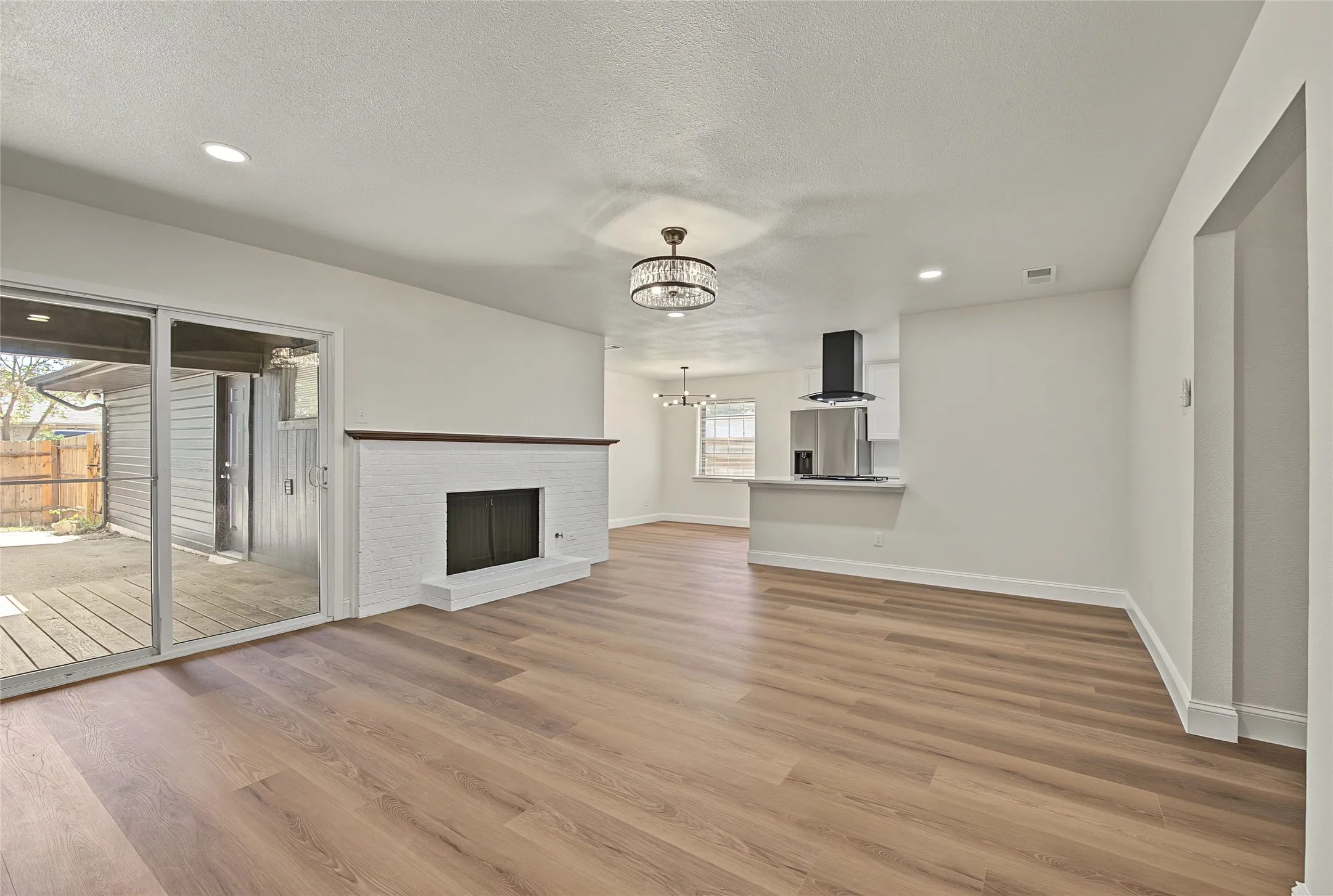 Single Family Residence For Sale in Dallas County , 2200 Stafford Lane, Mesquite, Texas 75150, 4 Bedroom, 2 Bathroom, 2 Garage spaces, 1,627 Sqft, built in 1971, mls#21408548, Real Estate Agent in Mesquite, Homes For Sale in Dallas county, Homes For Sale in Mesquite, Realtor in Mesquite Texas, Real Estate Brokerage Independent Realty Texas, Luminita Cordes Realtor