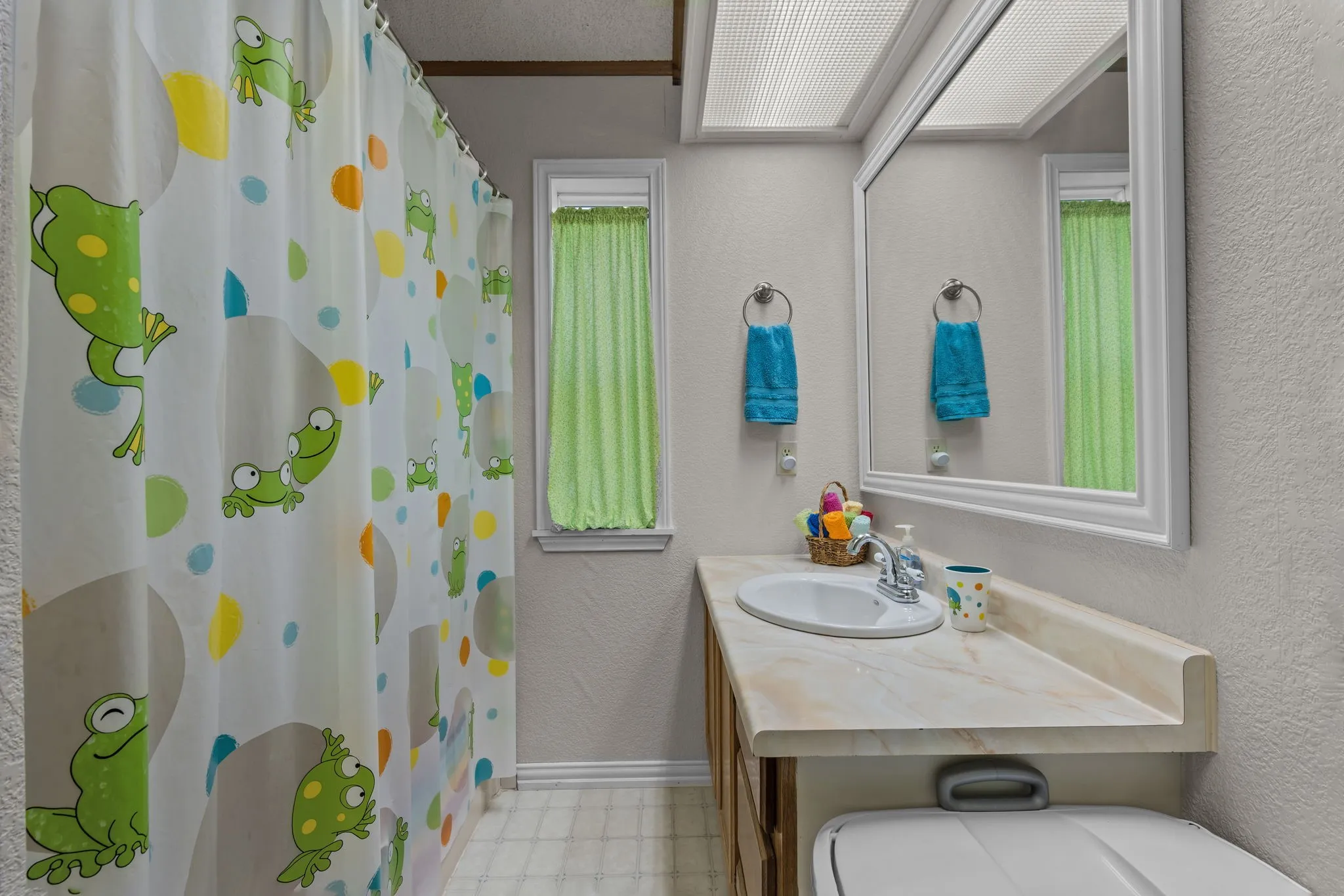 Manufactured Home For Sale in Hood County , 404 Cleveland Road, Granbury, Texas 76049, 3 Bedroom, 3 Bathroom, 2 Garage spaces, 1,872 Sqft, built in 1984, mls#21404567, Real Estate Agent in Granbury, Homes For Sale in Hood county, Homes For Sale in Granbury, Realtor in Granbury Texas, Real Estate Brokerage Independent Realty Texas, Luminita Cordes Realtor