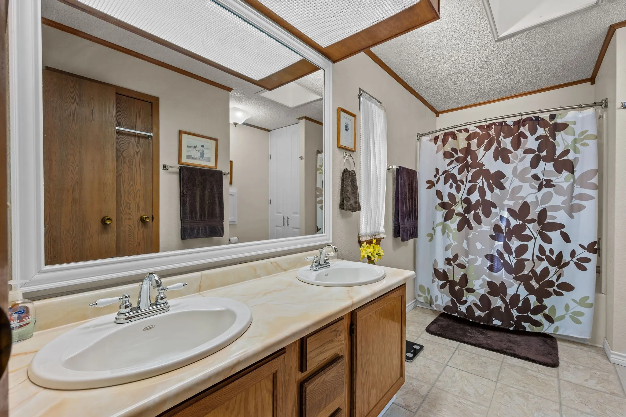Manufactured Home For Sale in Hood County , 404 Cleveland Road, Granbury, Texas 76049, 3 Bedroom, 3 Bathroom, 2 Garage spaces, 1,872 Sqft, built in 1984, mls#21404567, Real Estate Agent in Granbury, Homes For Sale in Hood county, Homes For Sale in Granbury, Realtor in Granbury Texas, Real Estate Brokerage Independent Realty Texas, Luminita Cordes Realtor