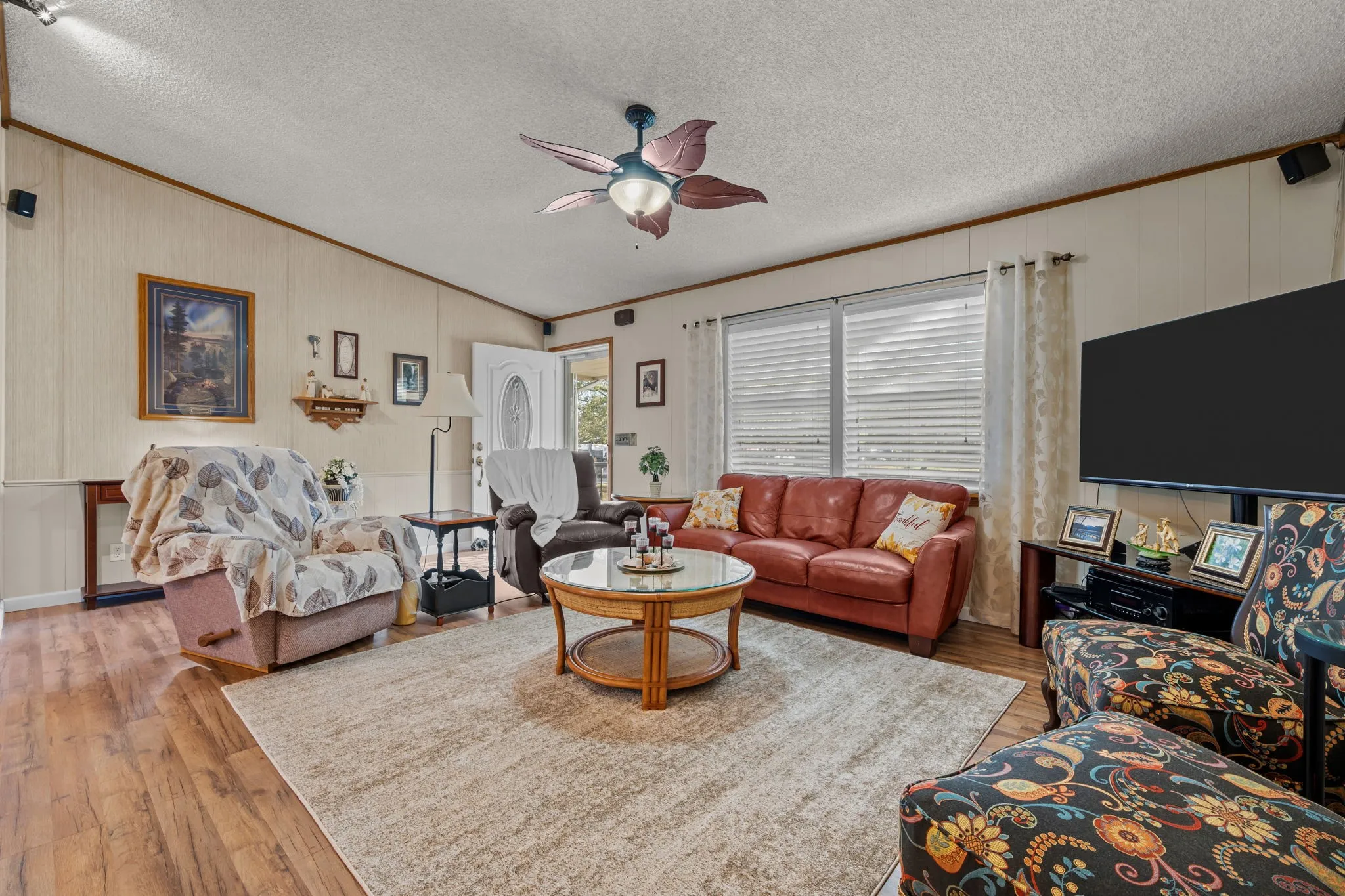 Manufactured Home For Sale in Hood County , 404 Cleveland Road, Granbury, Texas 76049, 3 Bedroom, 3 Bathroom, 2 Garage spaces, 1,872 Sqft, built in 1984, mls#21404567, Real Estate Agent in Granbury, Homes For Sale in Hood county, Homes For Sale in Granbury, Realtor in Granbury Texas, Real Estate Brokerage Independent Realty Texas, Luminita Cordes Realtor