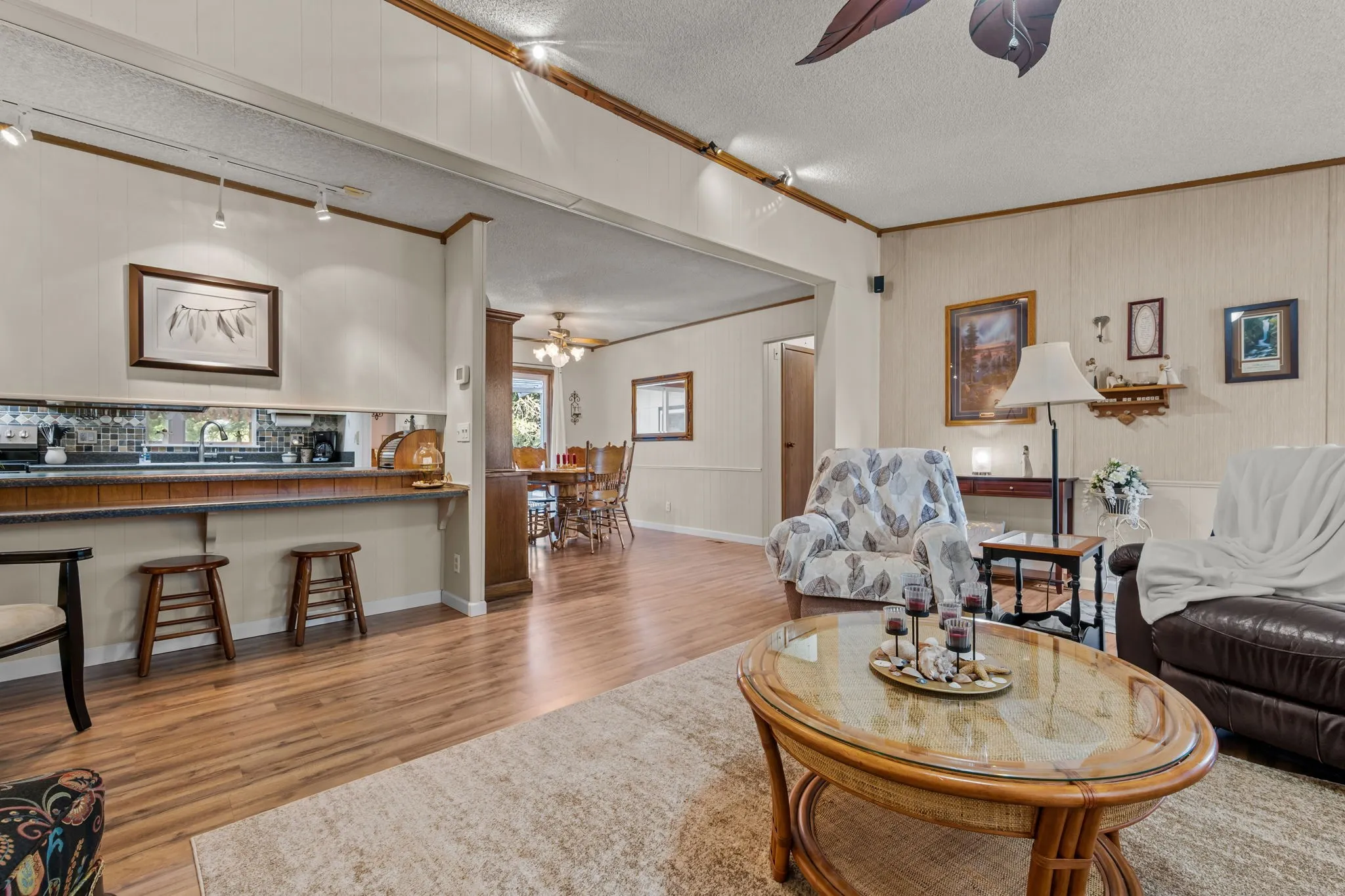 Manufactured Home For Sale in Hood County , 404 Cleveland Road, Granbury, Texas 76049, 3 Bedroom, 3 Bathroom, 2 Garage spaces, 1,872 Sqft, built in 1984, mls#21404567, Real Estate Agent in Granbury, Homes For Sale in Hood county, Homes For Sale in Granbury, Realtor in Granbury Texas, Real Estate Brokerage Independent Realty Texas, Luminita Cordes Realtor