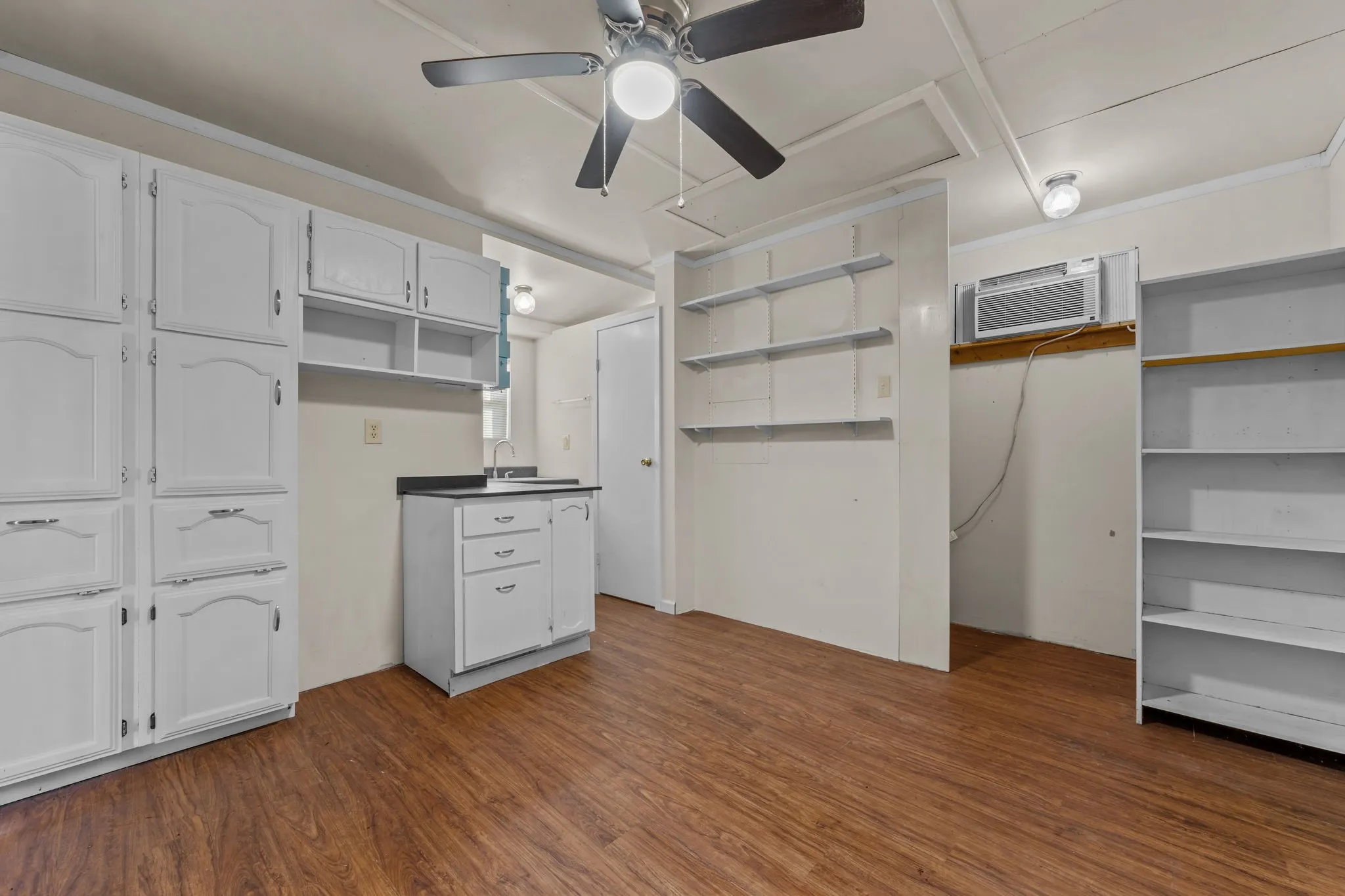 Manufactured Home For Sale in Hood County , 404 Cleveland Road, Granbury, Texas 76049, 3 Bedroom, 3 Bathroom, 2 Garage spaces, 1,872 Sqft, built in 1984, mls#21404567, Real Estate Agent in Granbury, Homes For Sale in Hood county, Homes For Sale in Granbury, Realtor in Granbury Texas, Real Estate Brokerage Independent Realty Texas, Luminita Cordes Realtor