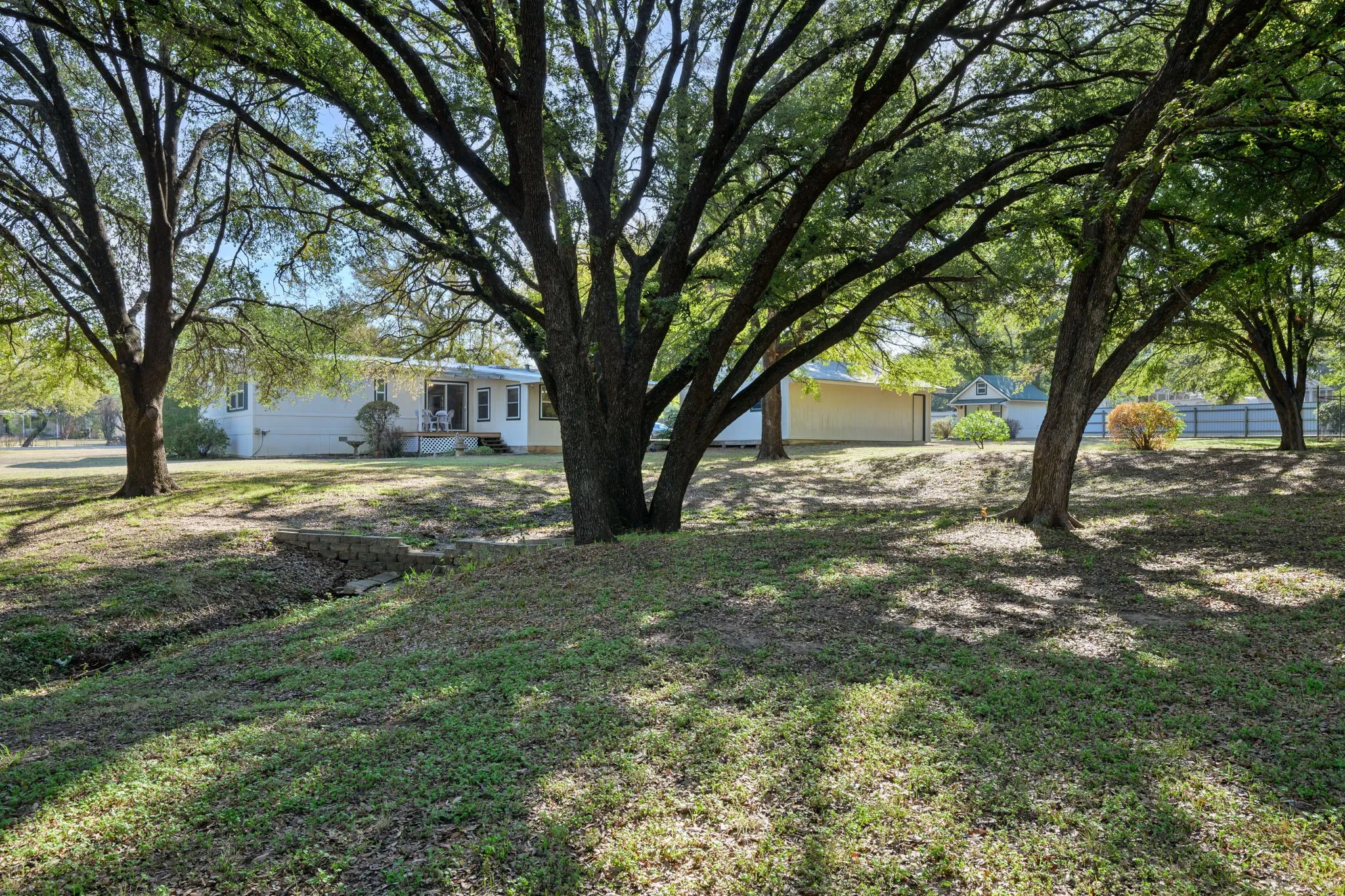 Manufactured Home For Sale in Hood County , 404 Cleveland Road, Granbury, Texas 76049, 3 Bedroom, 3 Bathroom, 2 Garage spaces, 1,872 Sqft, built in 1984, mls#21404567, Real Estate Agent in Granbury, Homes For Sale in Hood county, Homes For Sale in Granbury, Realtor in Granbury Texas, Real Estate Brokerage Independent Realty Texas, Luminita Cordes Realtor