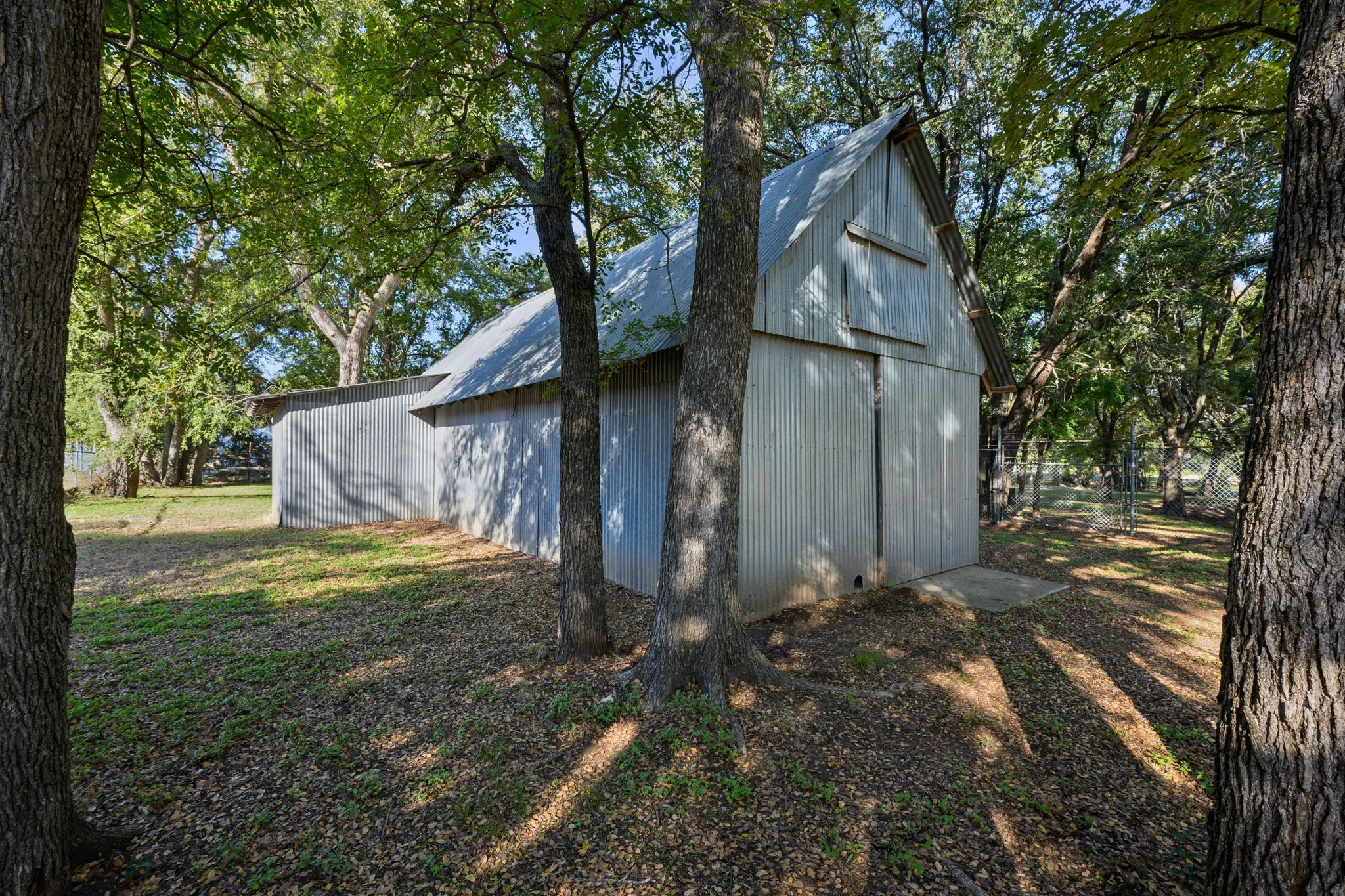 Manufactured Home For Sale in Hood County , 404 Cleveland Road, Granbury, Texas 76049, 3 Bedroom, 3 Bathroom, 2 Garage spaces, 1,872 Sqft, built in 1984, mls#21404567, Real Estate Agent in Granbury, Homes For Sale in Hood county, Homes For Sale in Granbury, Realtor in Granbury Texas, Real Estate Brokerage Independent Realty Texas, Luminita Cordes Realtor