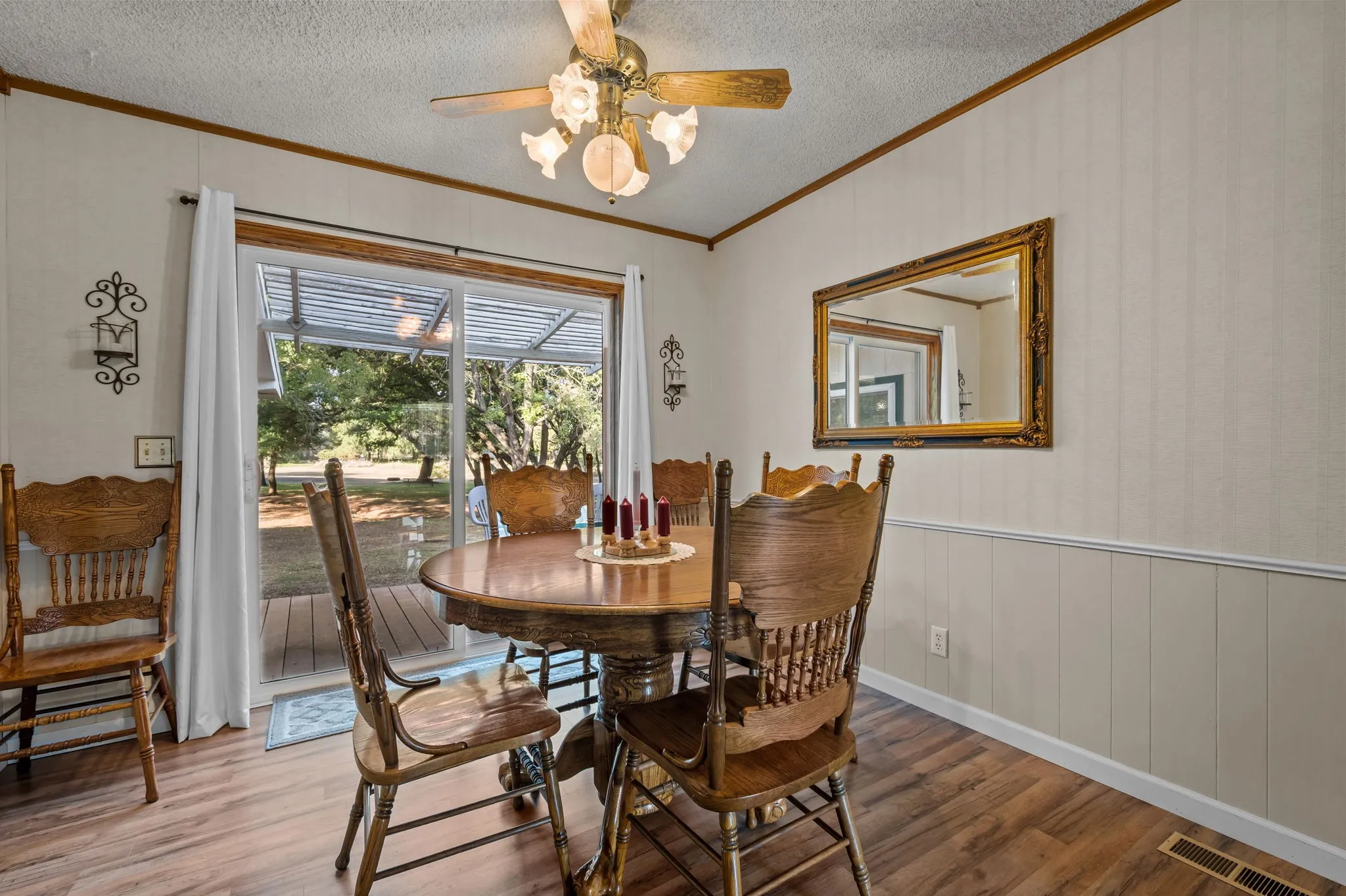 Manufactured Home For Sale in Hood County , 404 Cleveland Road, Granbury, Texas 76049, 3 Bedroom, 3 Bathroom, 2 Garage spaces, 1,872 Sqft, built in 1984, mls#21404567, Real Estate Agent in Granbury, Homes For Sale in Hood county, Homes For Sale in Granbury, Realtor in Granbury Texas, Real Estate Brokerage Independent Realty Texas, Luminita Cordes Realtor