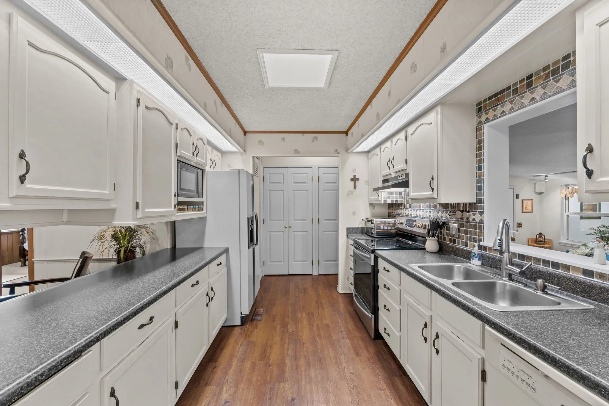 Manufactured Home For Sale in Hood County , 404 Cleveland Road, Granbury, Texas 76049, 3 Bedroom, 3 Bathroom, 2 Garage spaces, 1,872 Sqft, built in 1984, mls#21404567, Real Estate Agent in Granbury, Homes For Sale in Hood county, Homes For Sale in Granbury, Realtor in Granbury Texas, Real Estate Brokerage Independent Realty Texas, Luminita Cordes Realtor