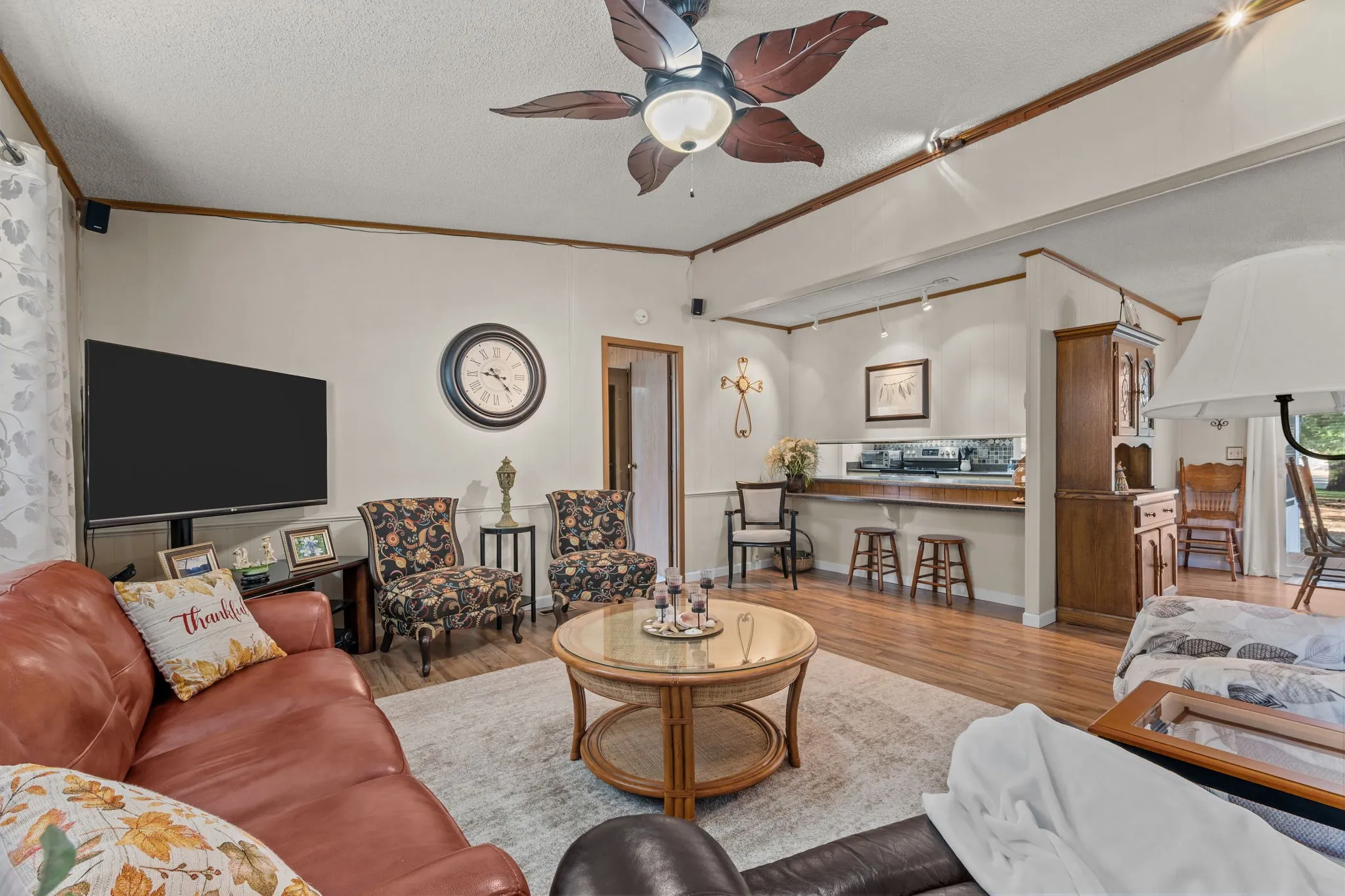 Manufactured Home For Sale in Hood County , 404 Cleveland Road, Granbury, Texas 76049, 3 Bedroom, 3 Bathroom, 2 Garage spaces, 1,872 Sqft, built in 1984, mls#21404567, Real Estate Agent in Granbury, Homes For Sale in Hood county, Homes For Sale in Granbury, Realtor in Granbury Texas, Real Estate Brokerage Independent Realty Texas, Luminita Cordes Realtor