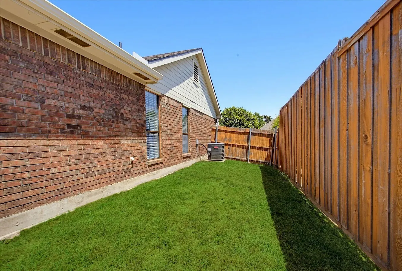 Single Family Residence For Rent in Collin County , 6709 Osage Trail, Plano, Texas 75023, 4 Bedroom, 2 Bathroom, 2 Garage spaces, 1,557 Sqft, built in 1988, mls#21404621, Real Estate Agent in Plano, Homes For Rent in Collin county, Homes For Rent in Plano, Realtor in Plano Texas, Real Estate Brokerage Independent Realty Texas, Luminita Cordes Realtor