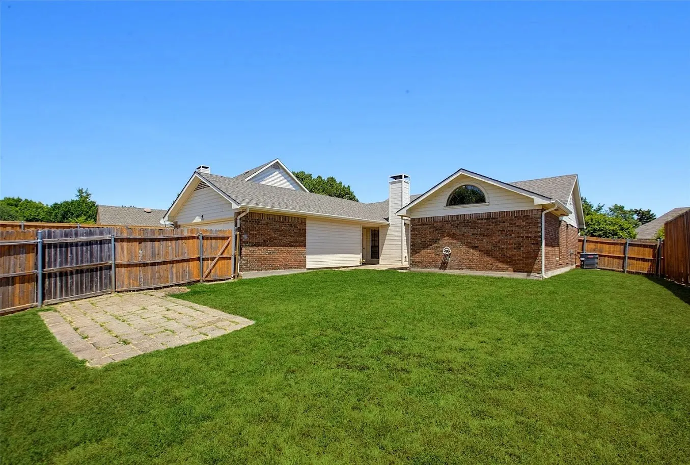 Single Family Residence For Rent in Collin County , 6709 Osage Trail, Plano, Texas 75023, 4 Bedroom, 2 Bathroom, 2 Garage spaces, 1,557 Sqft, built in 1988, mls#21404621, Real Estate Agent in Plano, Homes For Rent in Collin county, Homes For Rent in Plano, Realtor in Plano Texas, Real Estate Brokerage Independent Realty Texas, Luminita Cordes Realtor