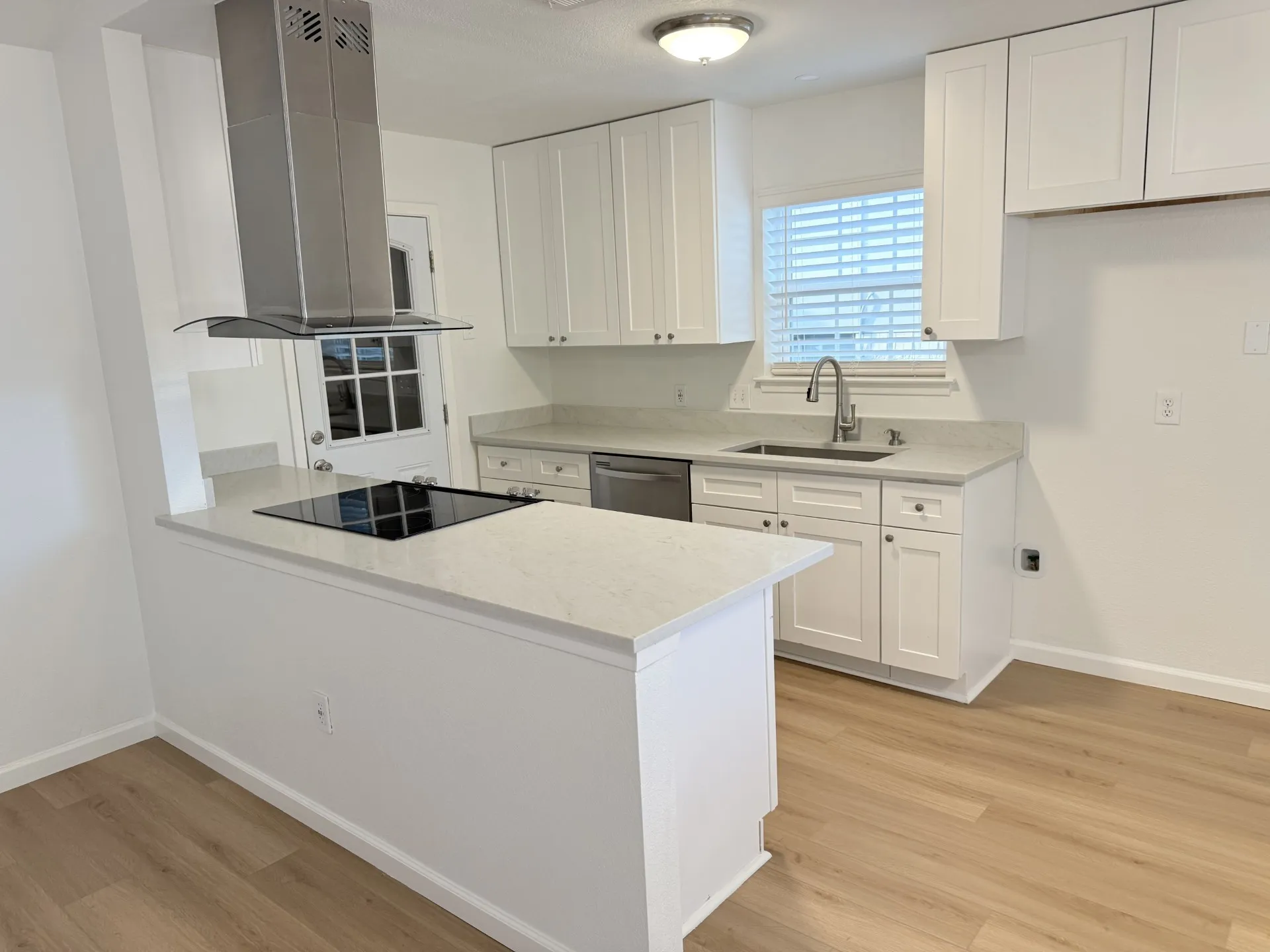 Awesome kitchen. Updated appliances.