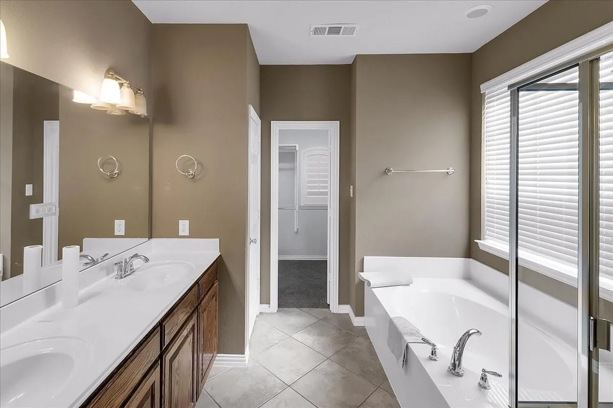 Single Family Residence For Sale in Dallas County , 7306 Waterbury Drive, Rowlett, Texas 75089, 4 Bedroom, 3 Bathroom, 2 Garage spaces, 2,901 Sqft, built in 2010, mls#21408877, Real Estate Agent in Rowlett, Homes For Sale in Dallas county, Homes For Sale in Rowlett, Realtor in Rowlett Texas, Real Estate Brokerage Independent Realty Texas, Luminita Cordes Realtor