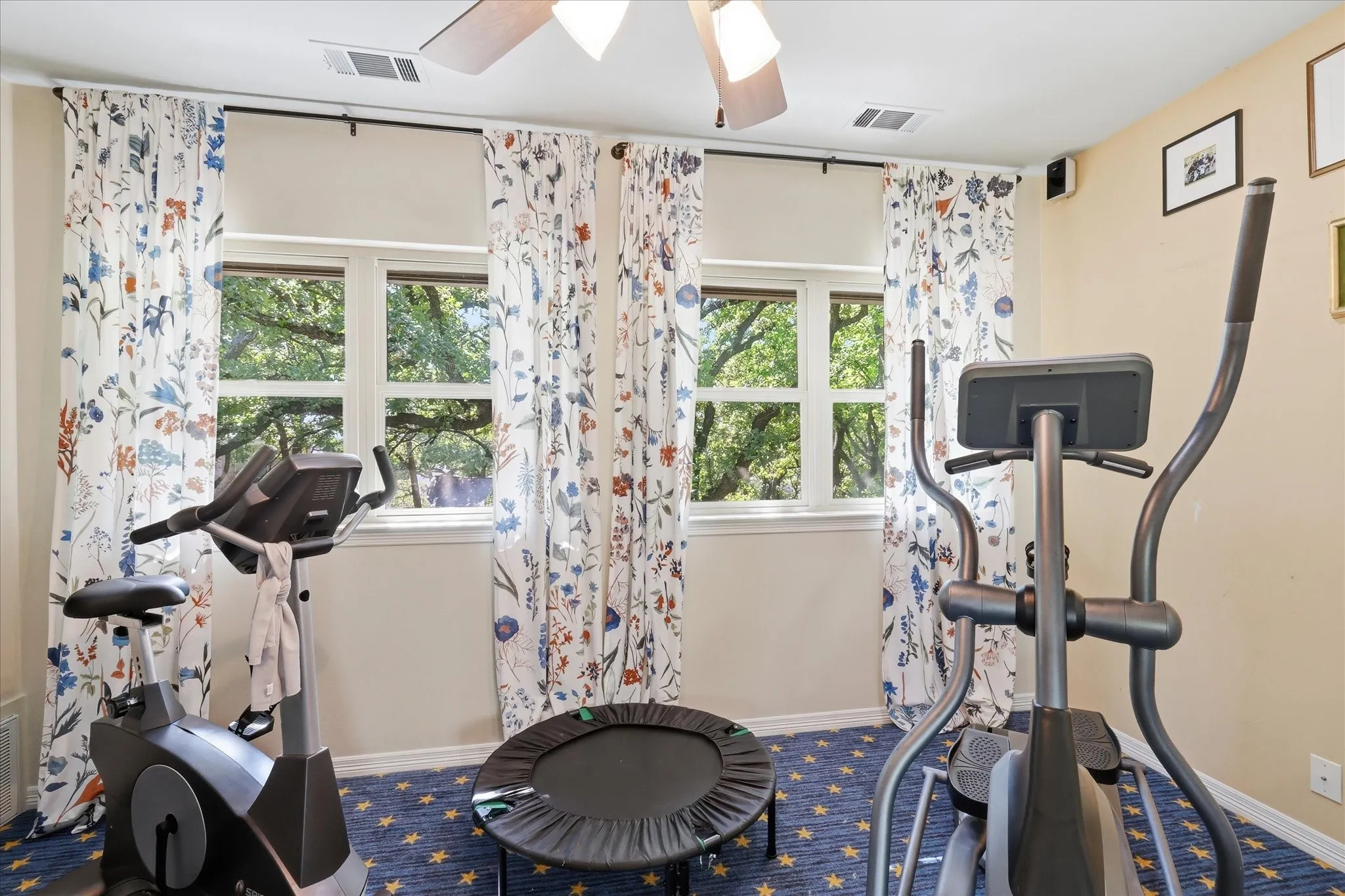 Recessed lighting, ceiling fan, and carpeted flooring