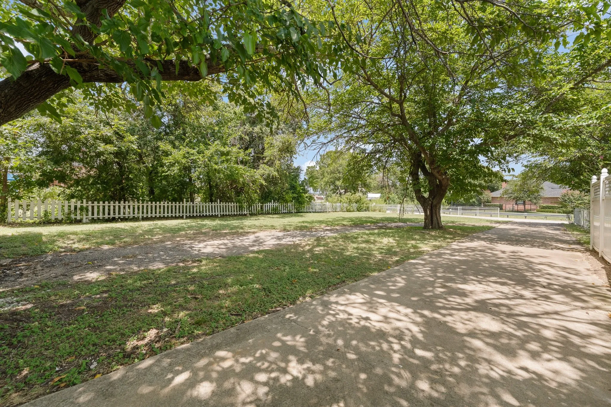 Single Family Residence For Rent in Johnson County , 202 Roaring Springs Drive, Joshua, Texas 76058, 5 Bedroom, 3 Bathroom, 2 Garage spaces, 2,896 Sqft, built in 0, mls#21406386, Real Estate Agent in Joshua, Homes For Rent in Johnson county, Homes For Rent in Joshua, Realtor in Joshua Texas, Real Estate Brokerage Independent Realty Texas, Luminita Cordes Realtor